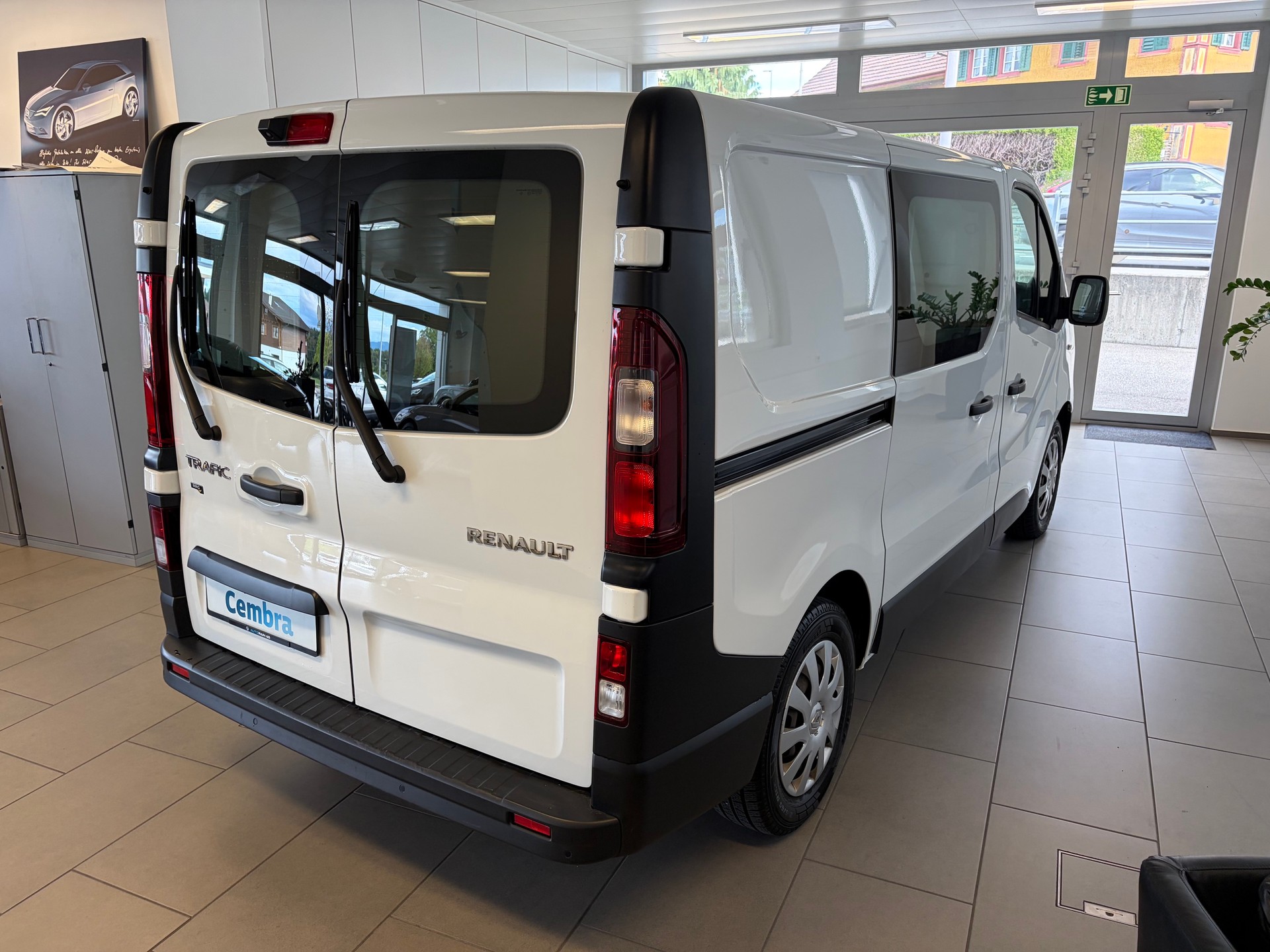 RENAULT Trafic 2.0 ENERGY dCi145 3.0t Business L1H1 A-showroom-element-2