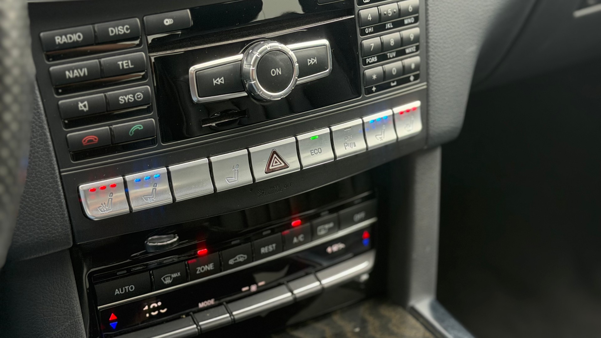 MERCEDES-BENZ E 400 Avantgarde 4Matic 7G-Tronic-image-8