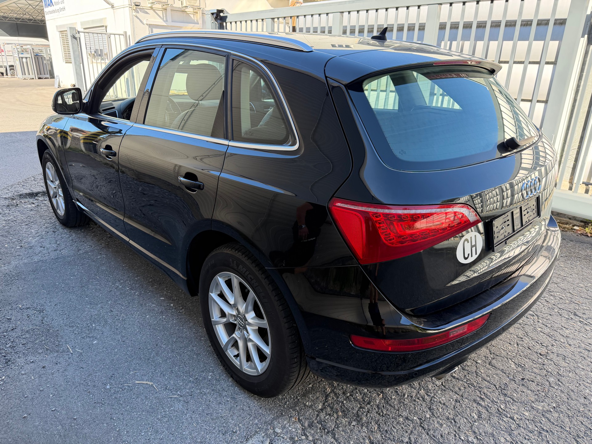 AUDI Q5 3.0 TDI quattro S-tronic-showroom-element-2