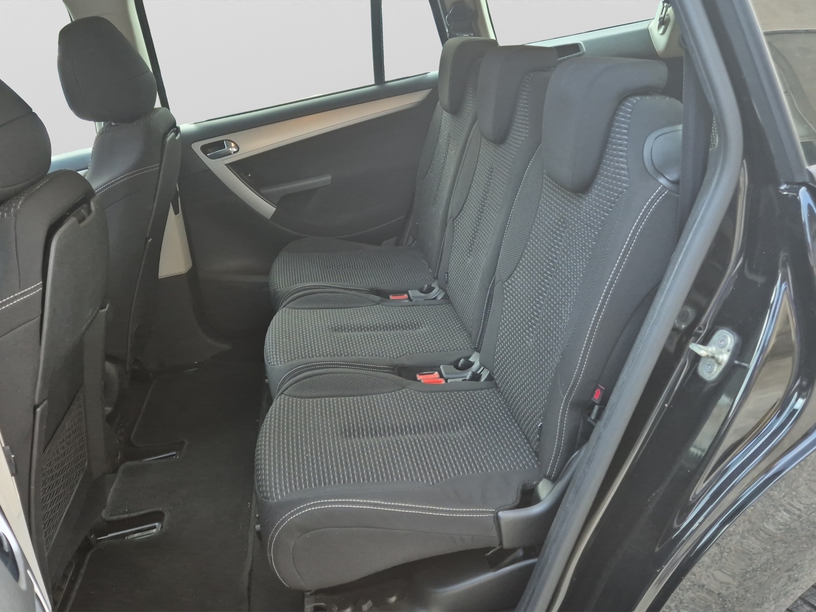 CITROEN Grand C4 Picasso 1.6 HDI 16V Swiss Style-image-13
