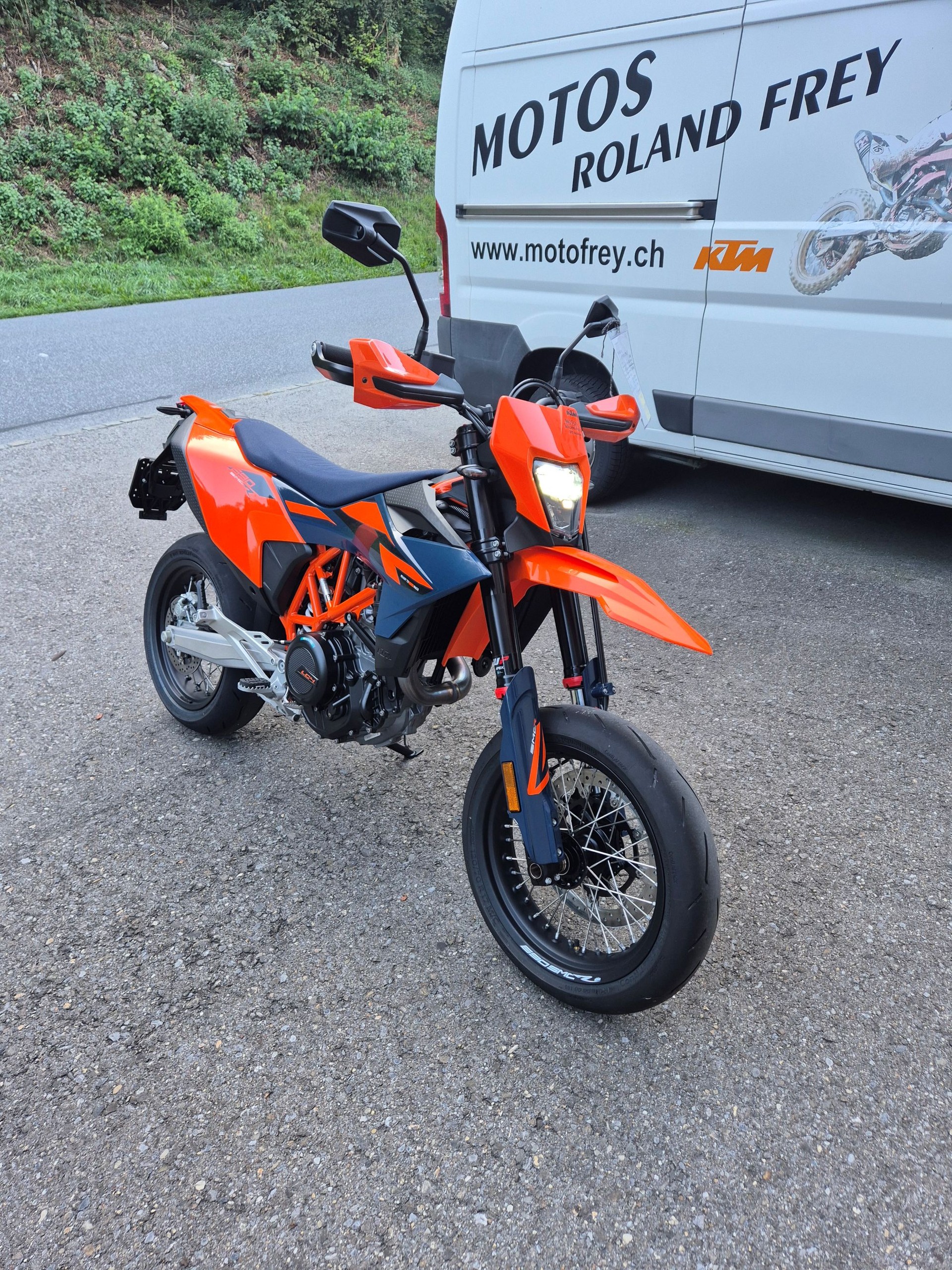 KTM 690 SMC R-image-1