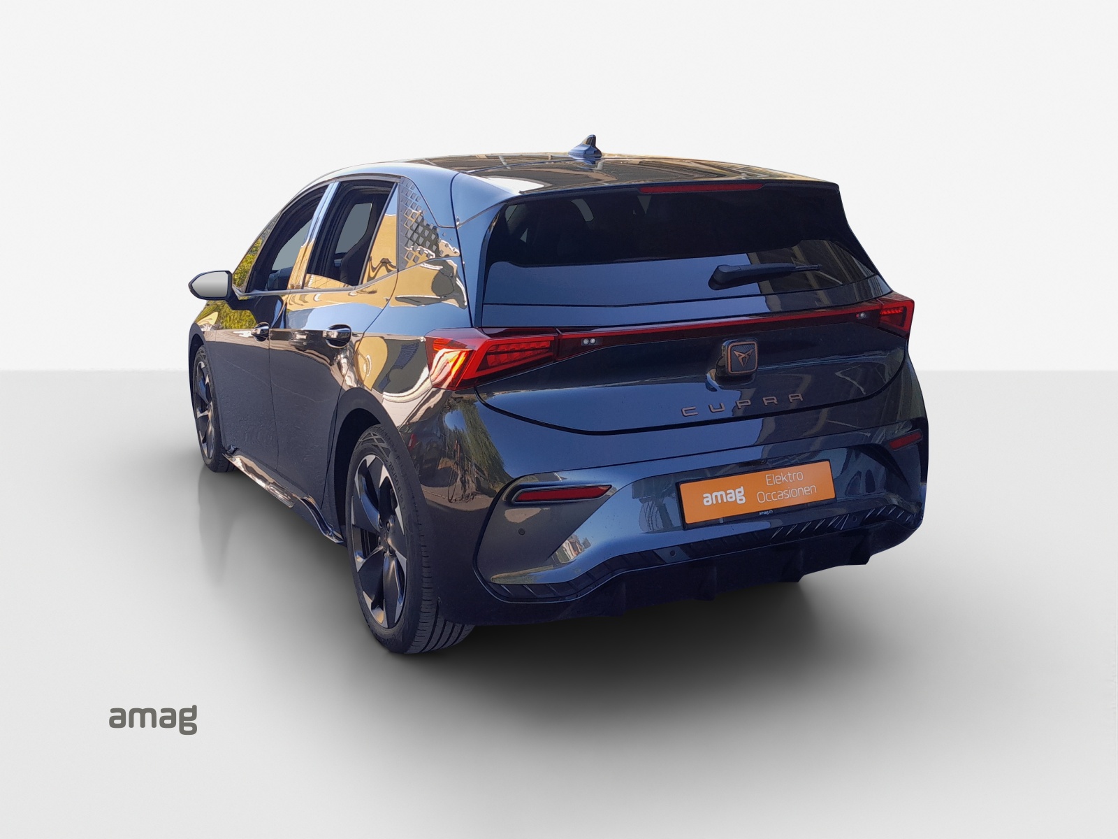 CUPRA Born 58 kWh-showroom-element-2