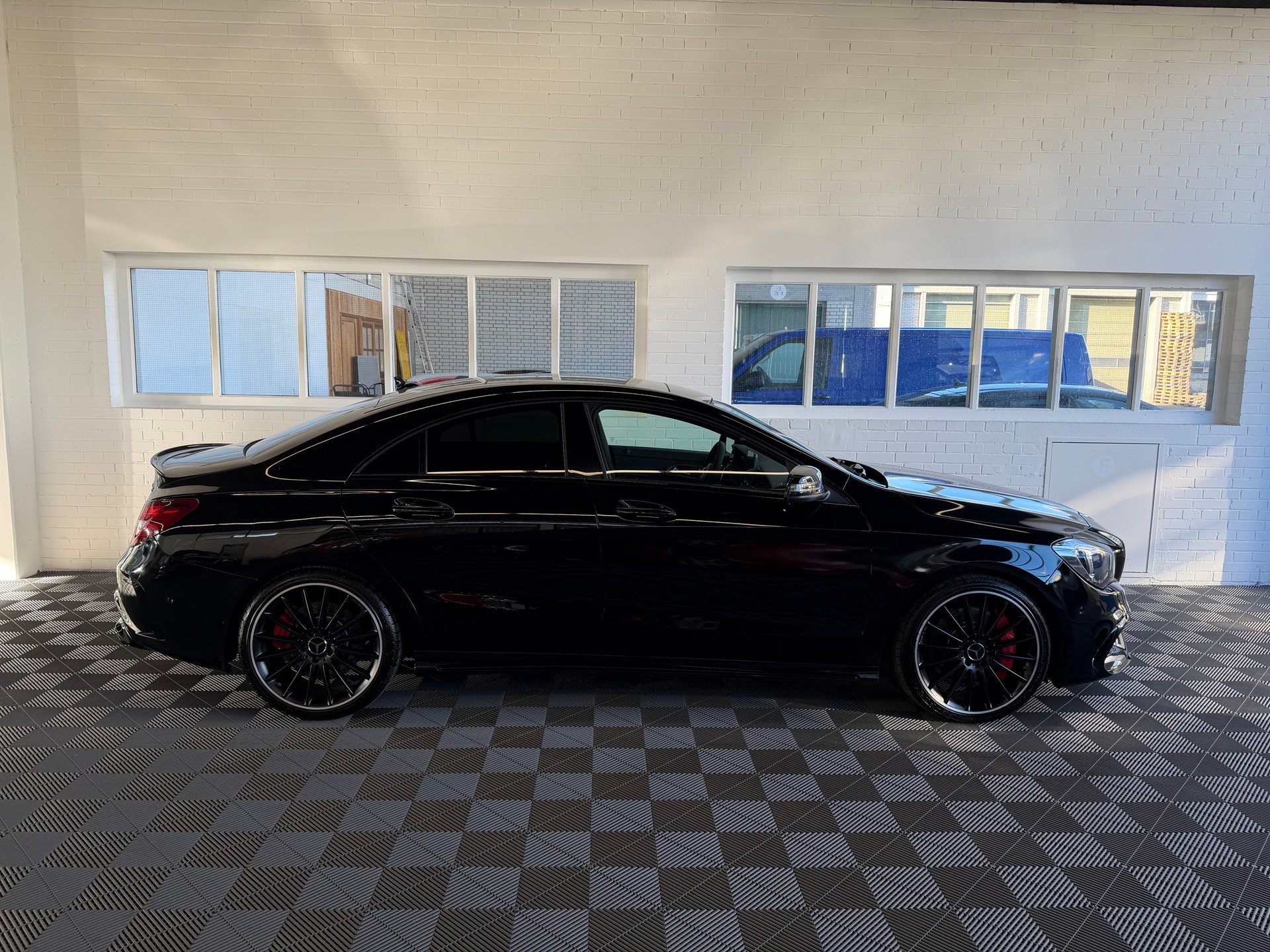 MERCEDES-BENZ CLA 45 AMG 4Matic Speedshift-showroom-element-1
