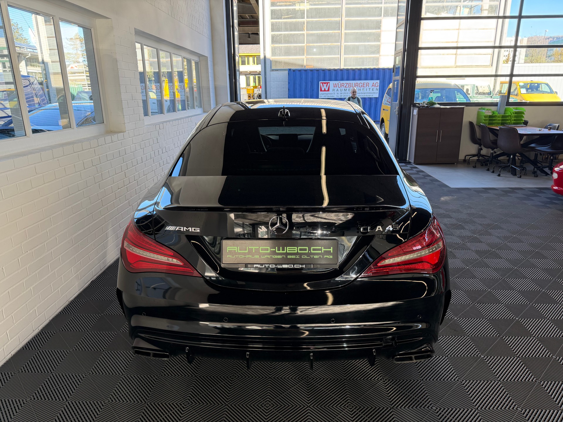 MERCEDES-BENZ CLA 45 AMG 4Matic Speedshift-showroom-element-3