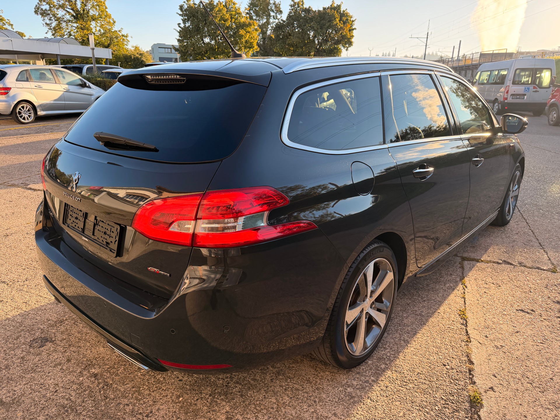 PEUGEOT 308 SW 1.2 THP GT Line Automatic-showroom-element-3