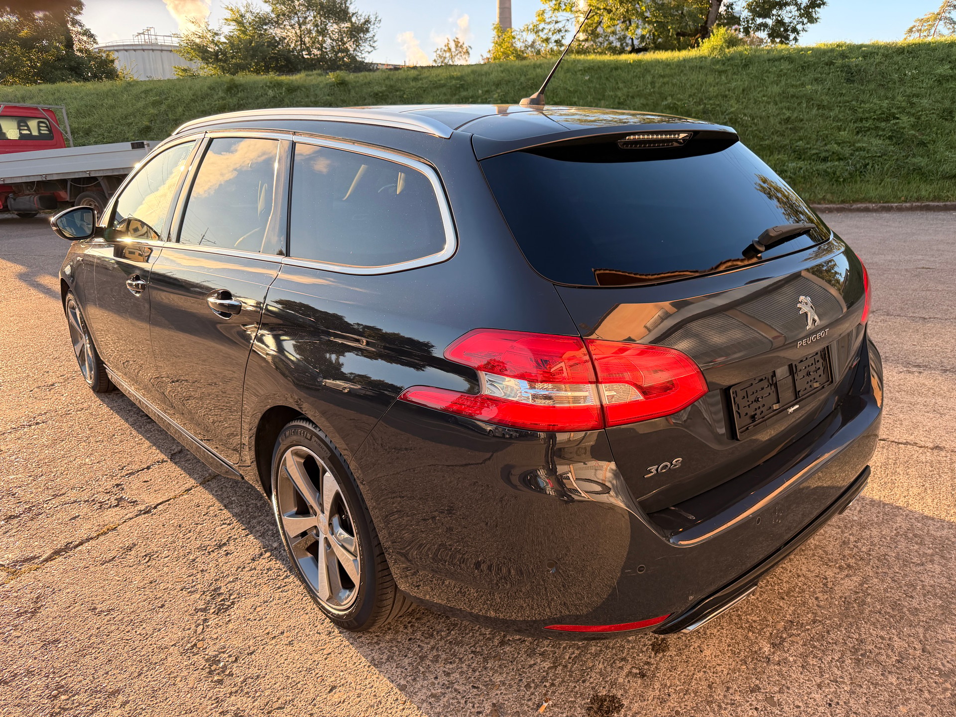 PEUGEOT 308 SW 1.2 THP GT Line Automatic-showroom-element-2