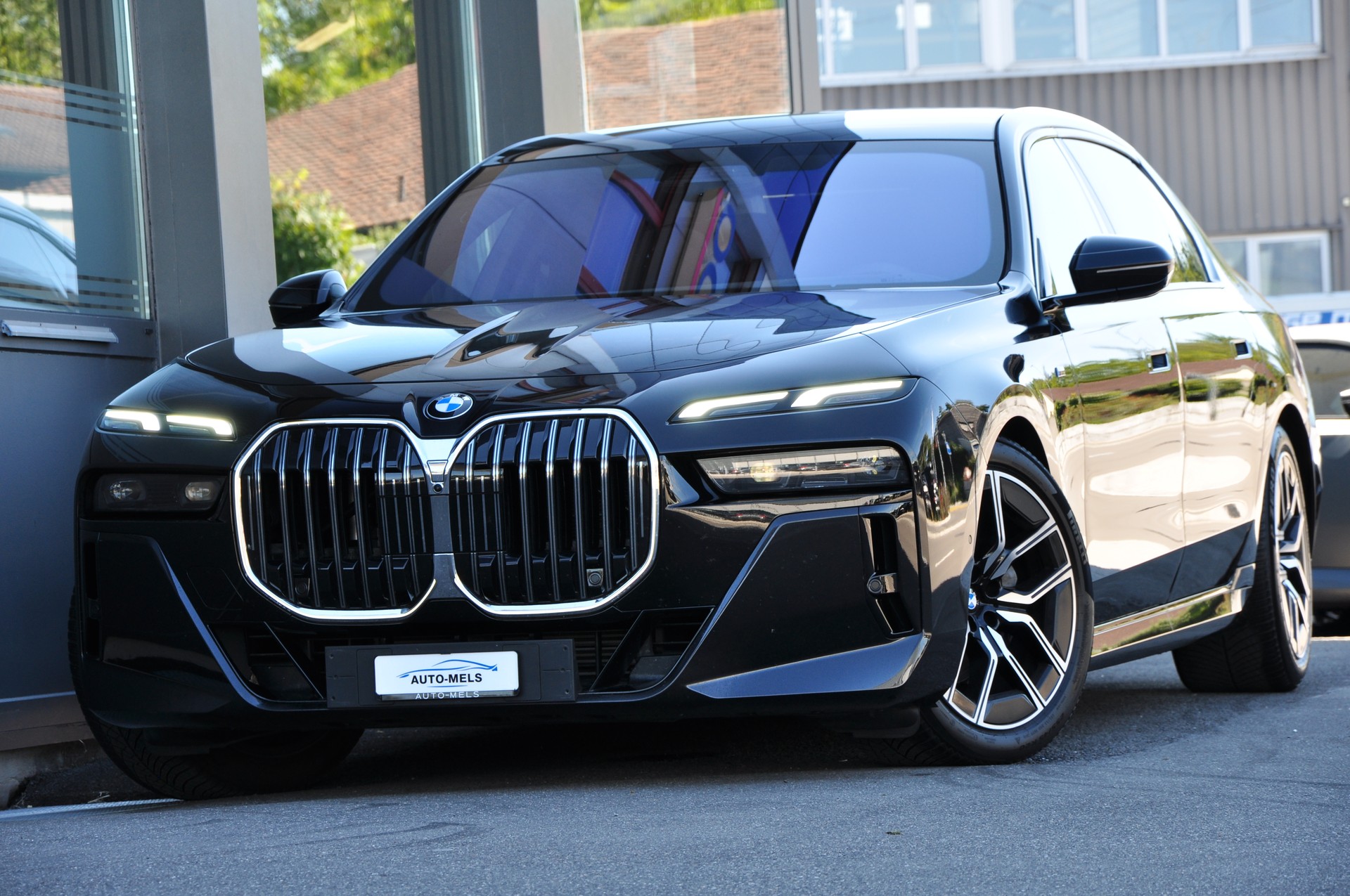 BMW 740d xDrive 48V M Sport Steptronic-image-1