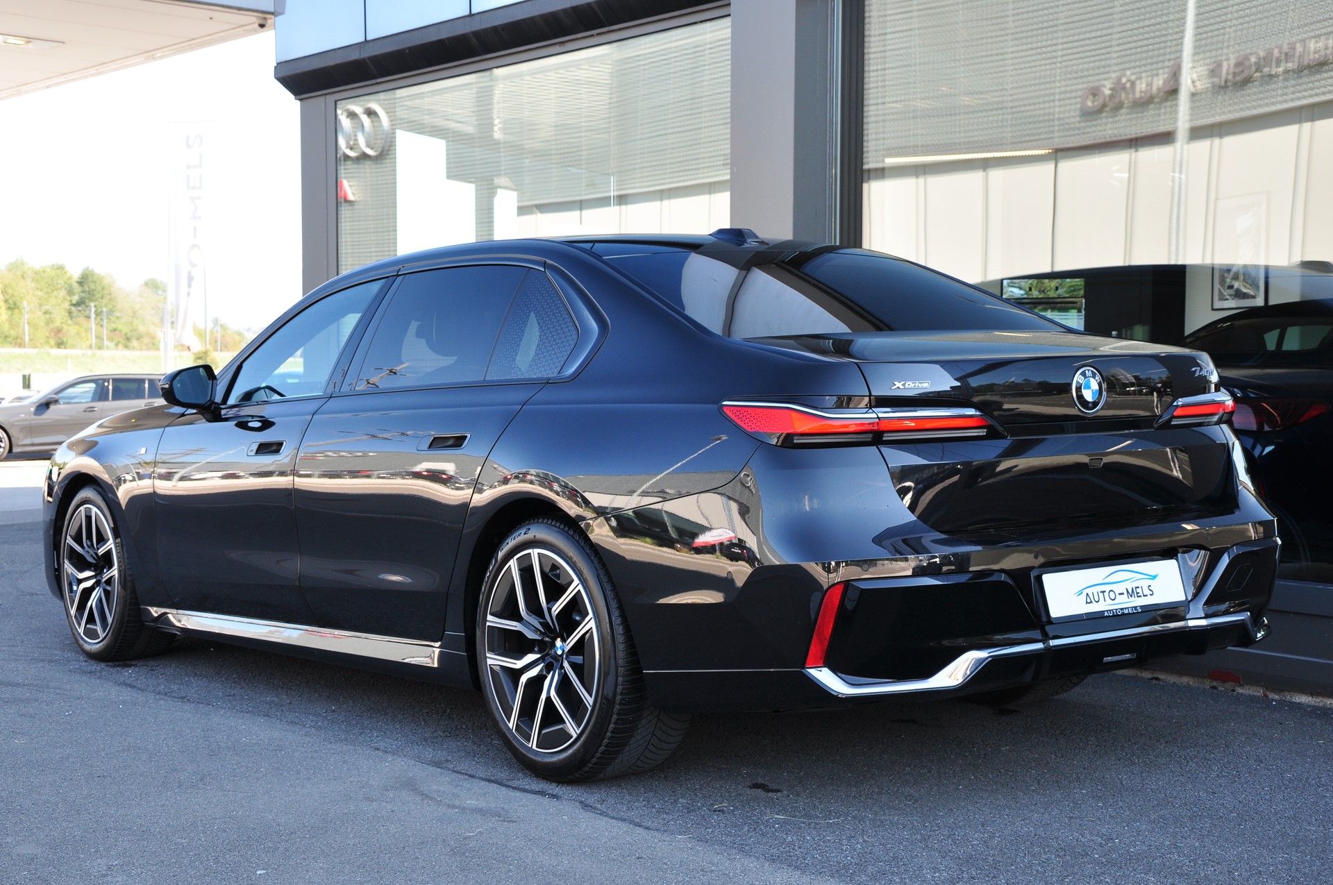 BMW 740d xDrive 48V M Sport Steptronic-image-9