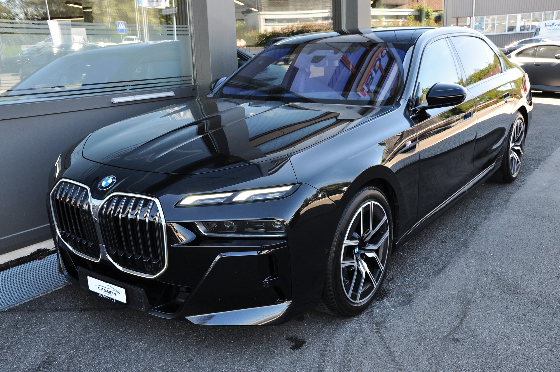 BMW 740d xDrive 48V M Sport Steptronic-image-4