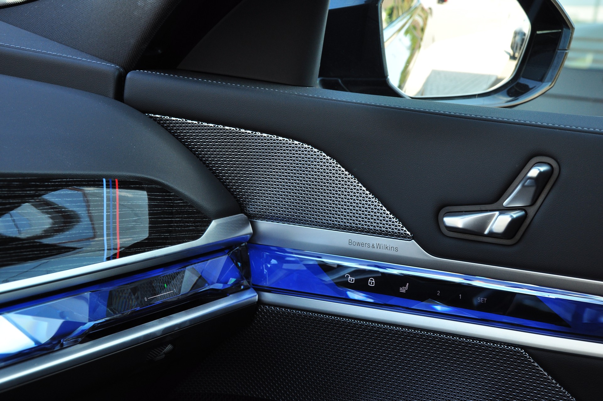 BMW 740d xDrive 48V M Sport Steptronic-image-19