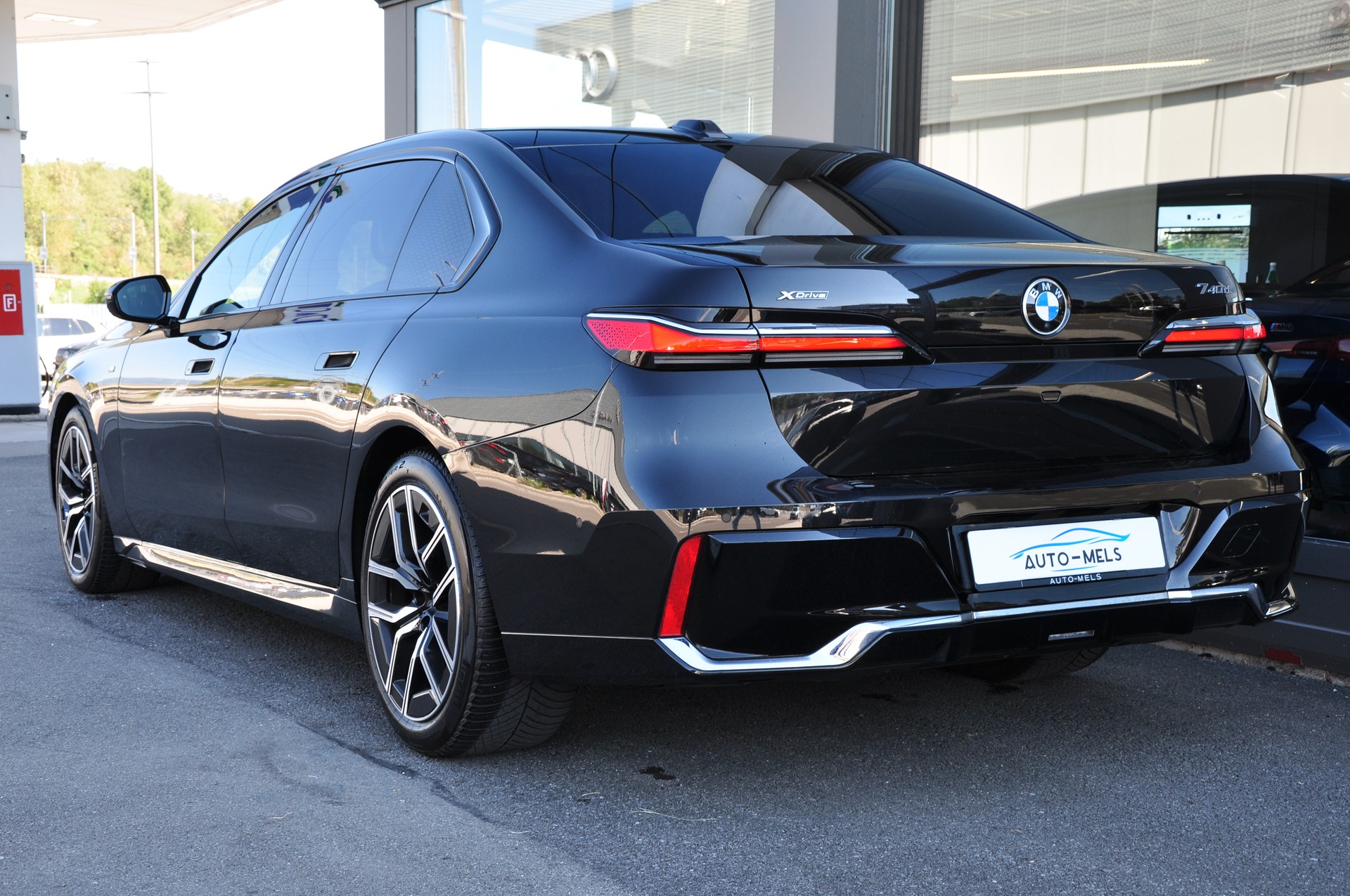 BMW 740d xDrive 48V M Sport Steptronic-image-10
