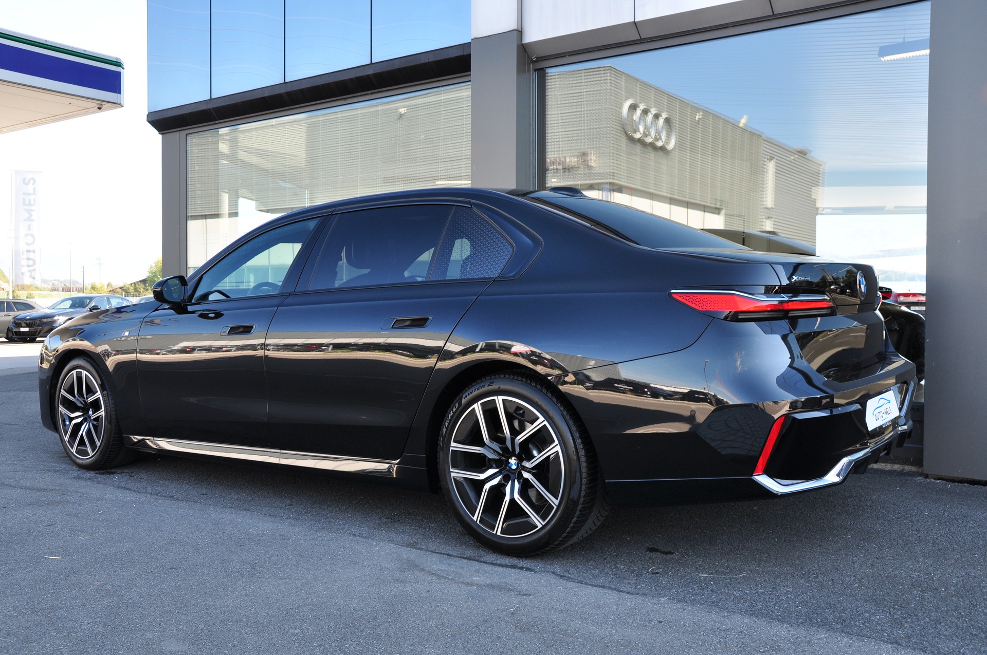 BMW 740d xDrive 48V M Sport Steptronic-image-8