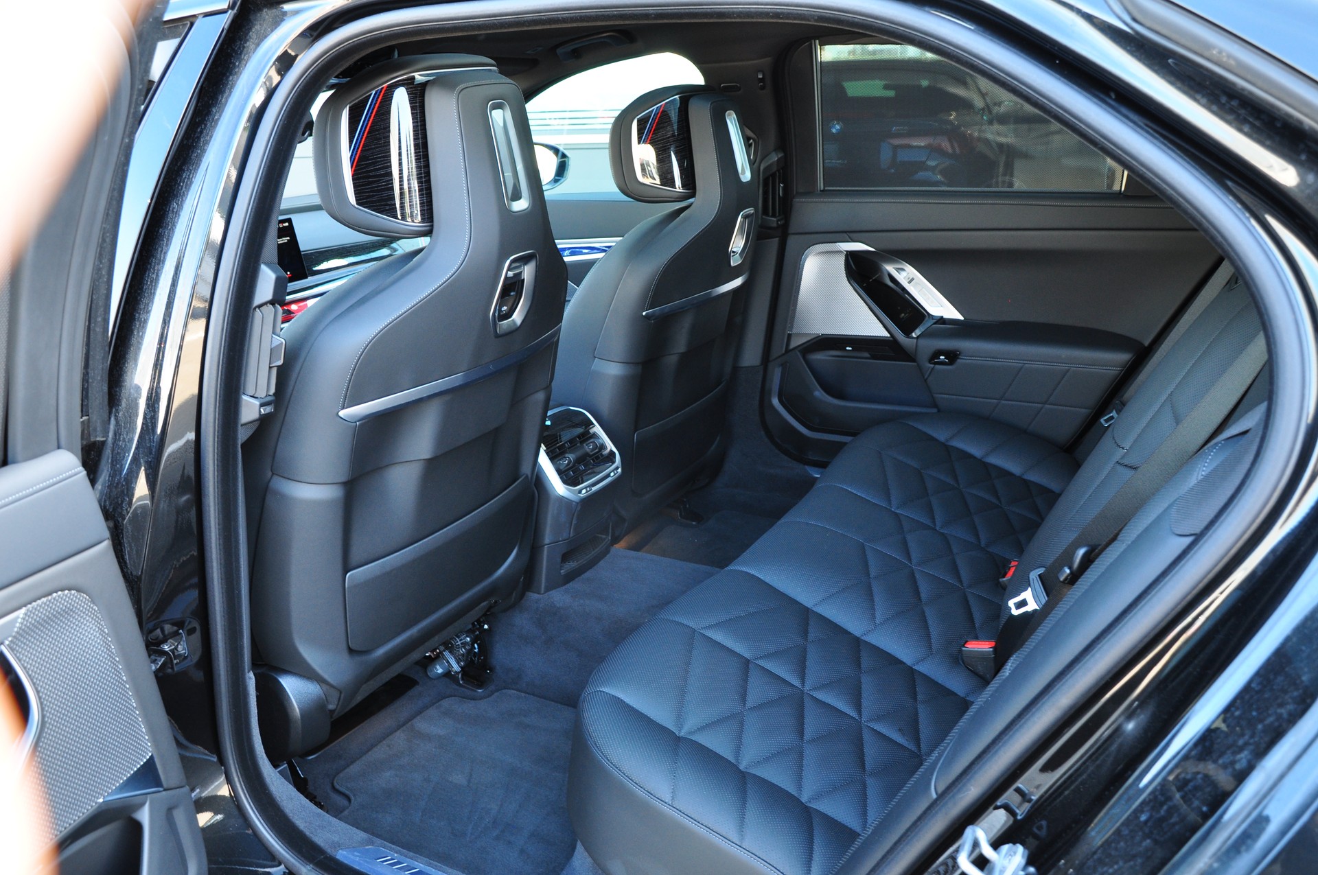 BMW 740d xDrive 48V M Sport Steptronic-image-20