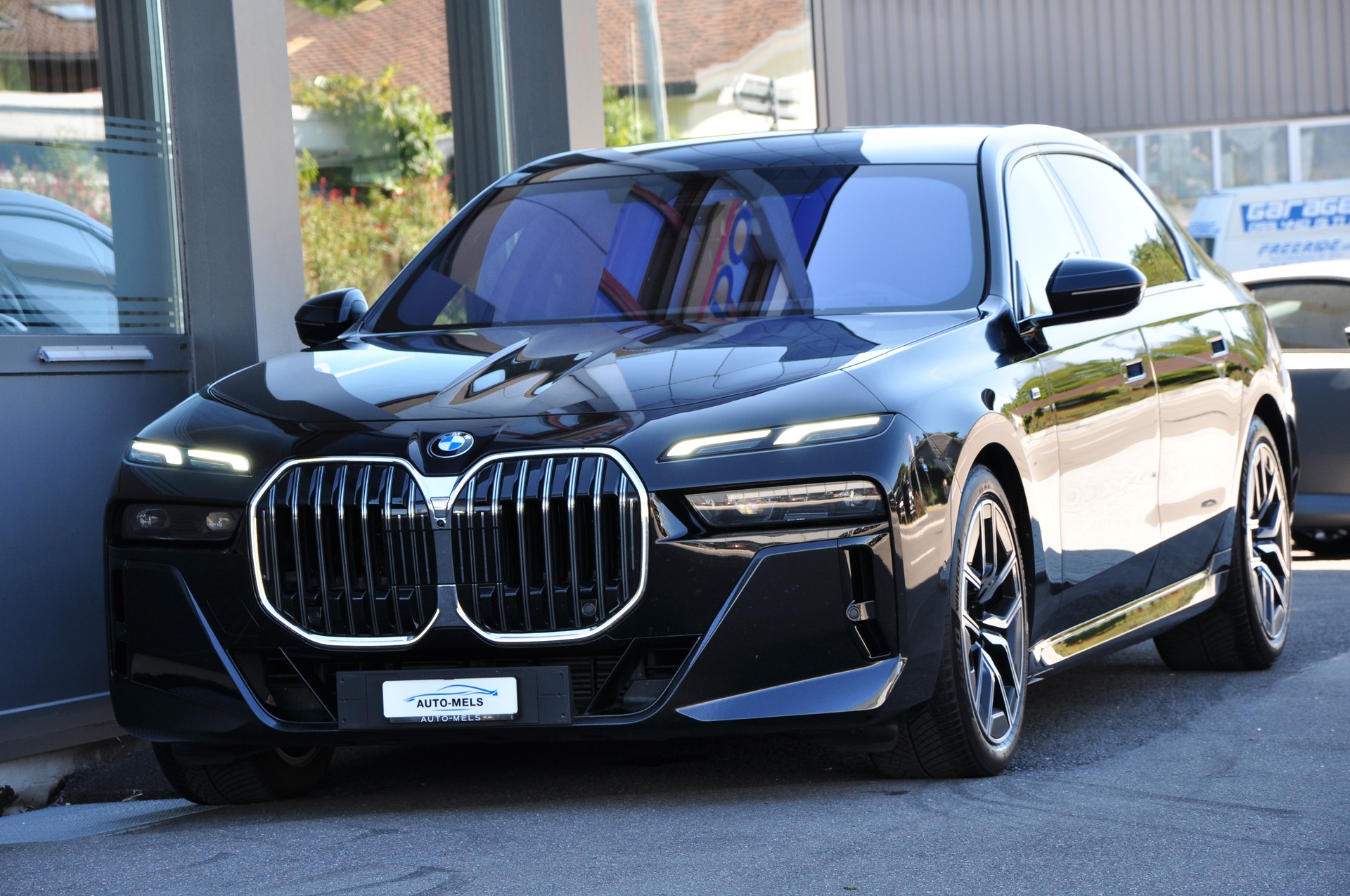 BMW 740d xDrive 48V M Sport Steptronic-image-5