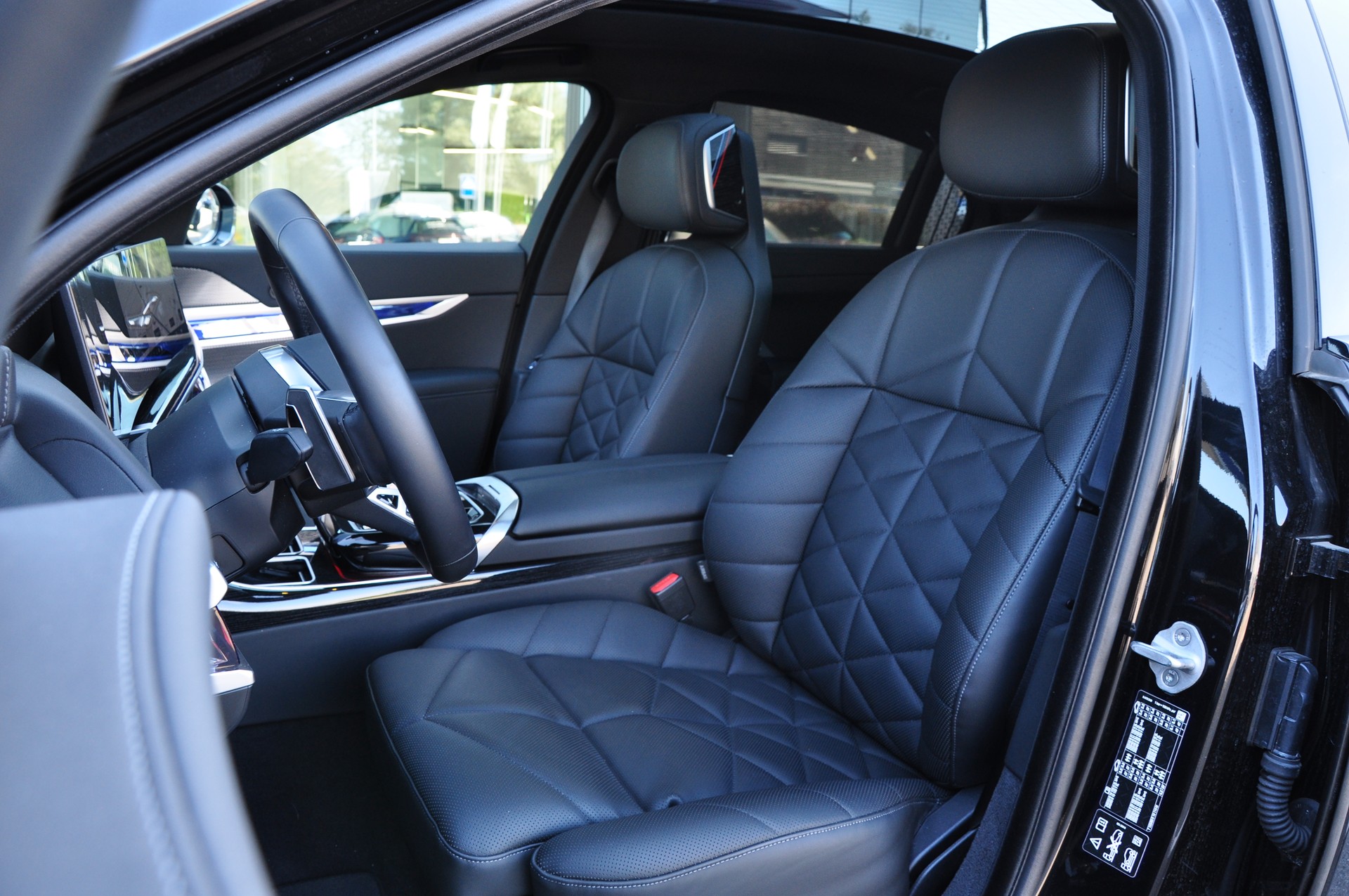BMW 740d xDrive 48V M Sport Steptronic-image-17