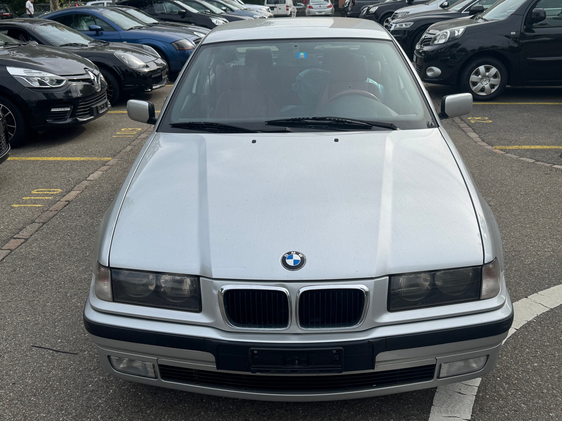 BMW 323ti Compact Sport-image-1