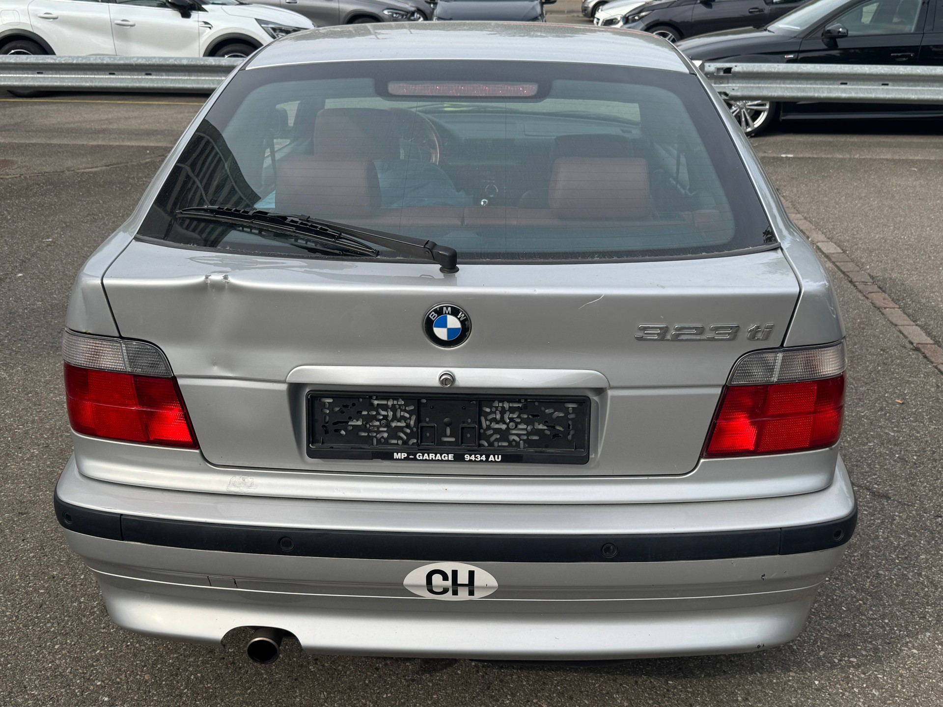 BMW 323ti Compact Sport-image-3