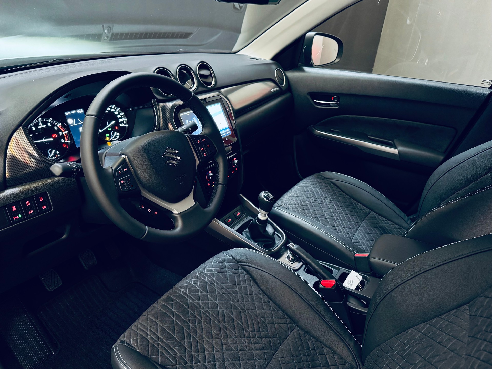 SUZUKI Vitara 1.4 Boosterjet Compact Top 4x4 Hybrid-image-14