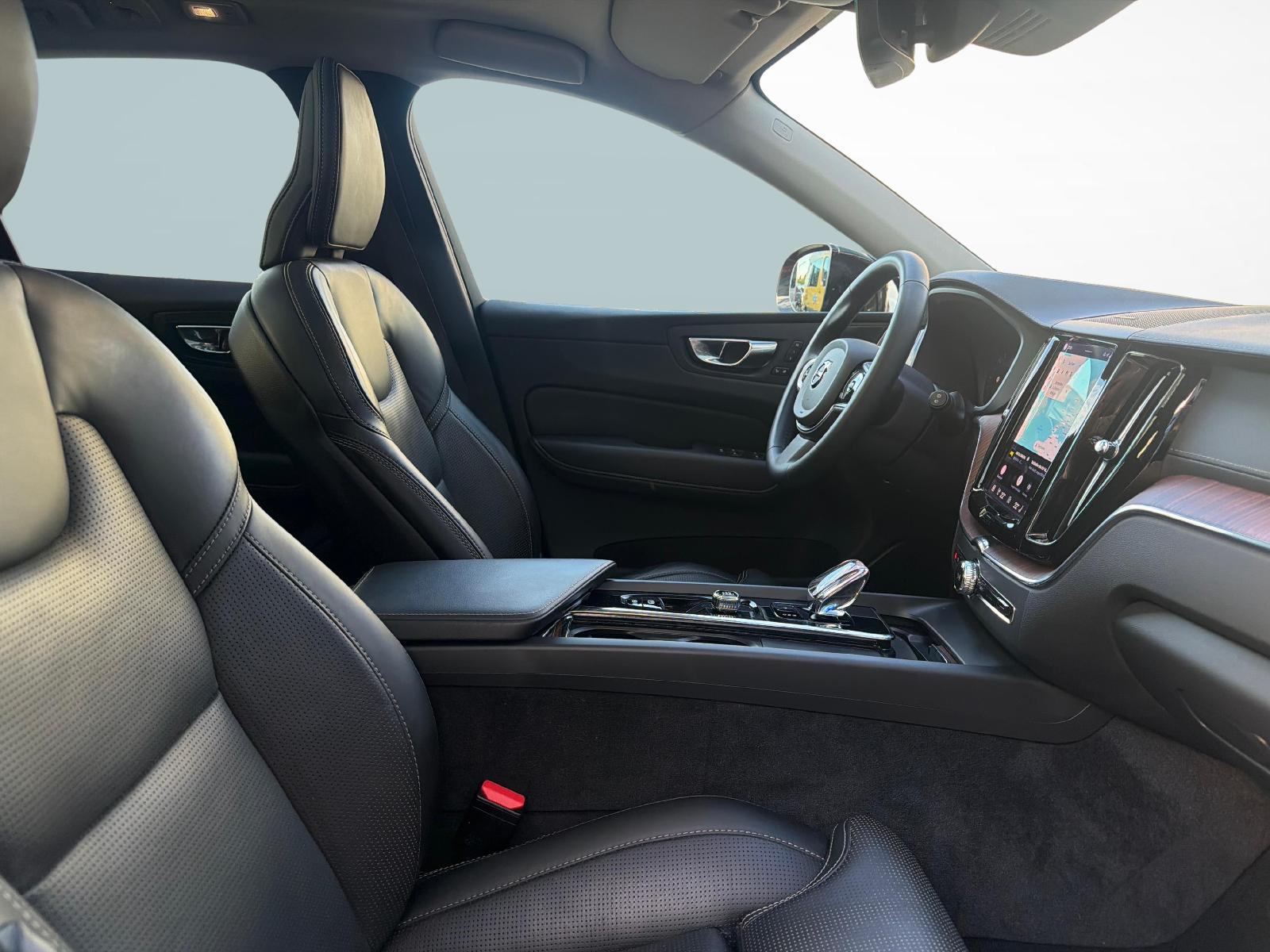 VOLVO XC60 2.0 T8 TE Ultimate Dark eAWD-image-11
