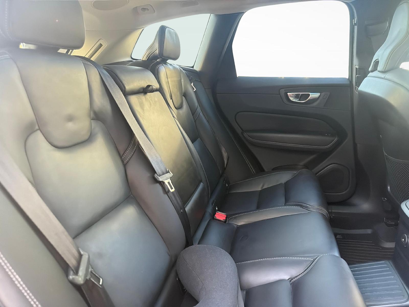 VOLVO XC60 2.0 T8 TE Ultimate Dark eAWD-image-17