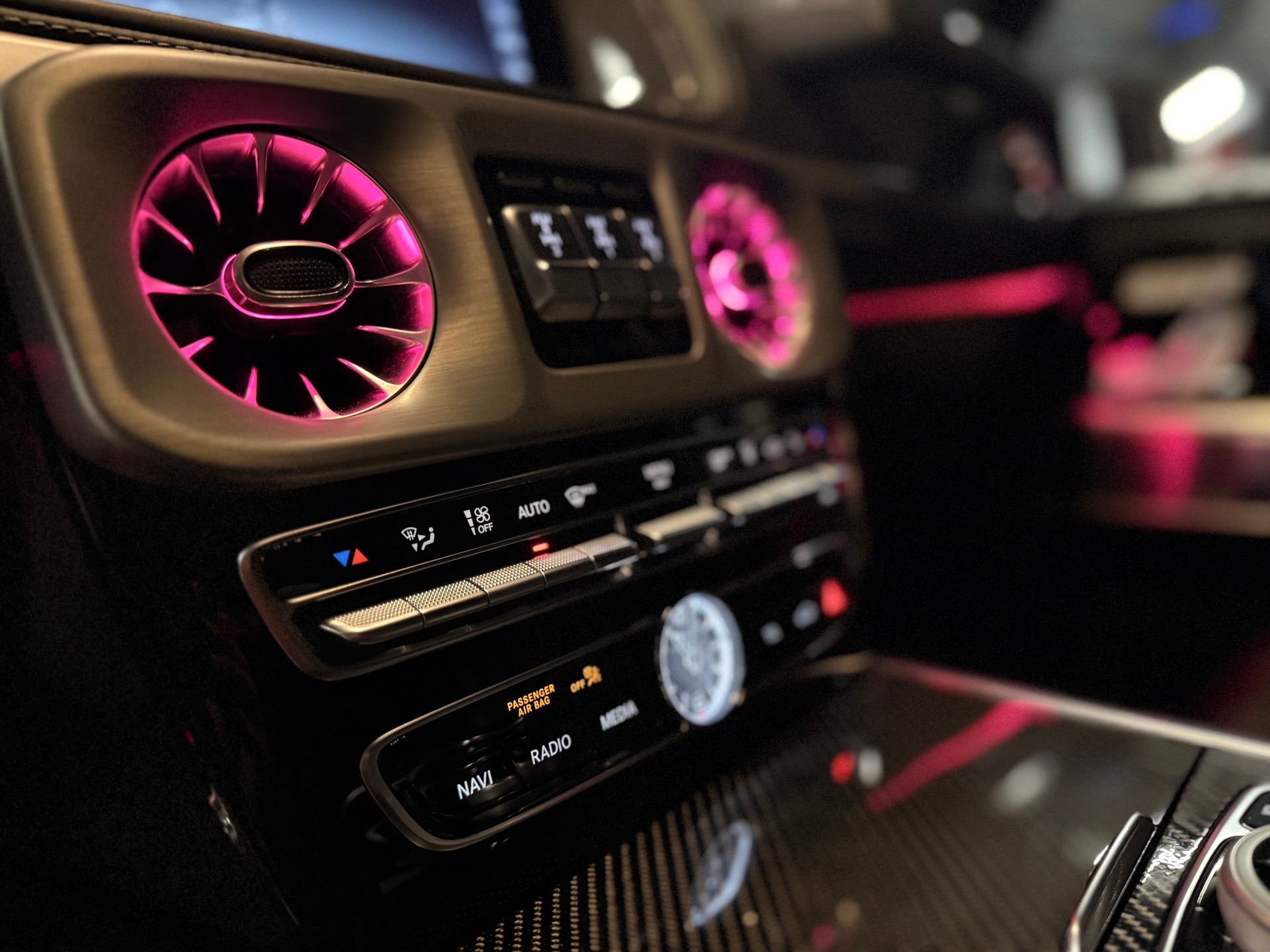 MERCEDES-BENZ G 63 AMG Speedshift Plus G-Tronic / ** DESIGNO Manufactur ** / Frisch ab MFK, Service + Neue Pneu!-image-14