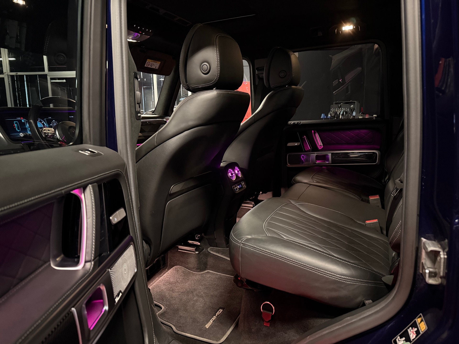 MERCEDES-BENZ G 63 AMG Speedshift Plus G-Tronic / ** DESIGNO Manufactur ** / Frisch ab MFK, Service + Neue Pneu!-image-19