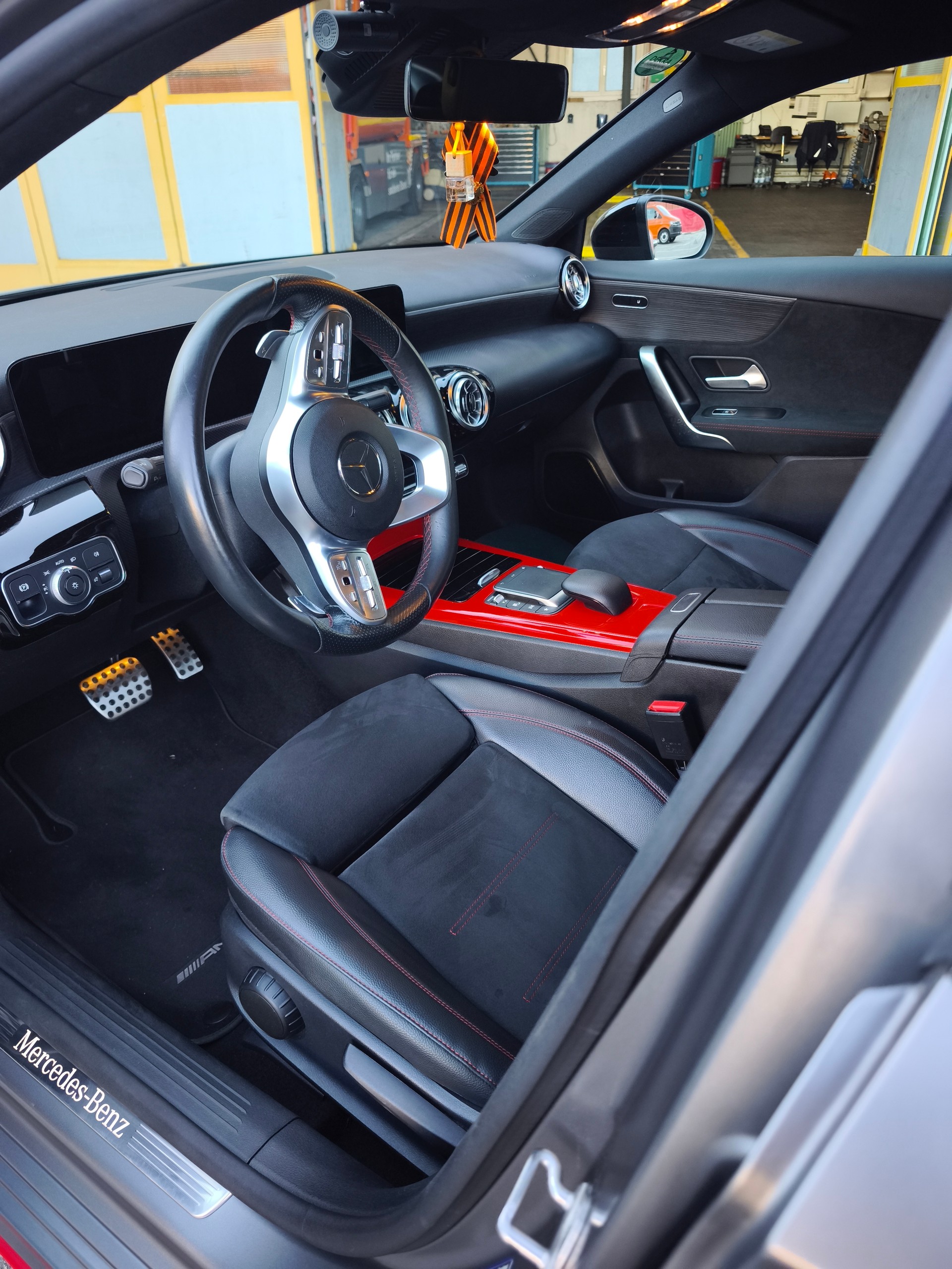 MERCEDES-BENZ A 200 AMG Line