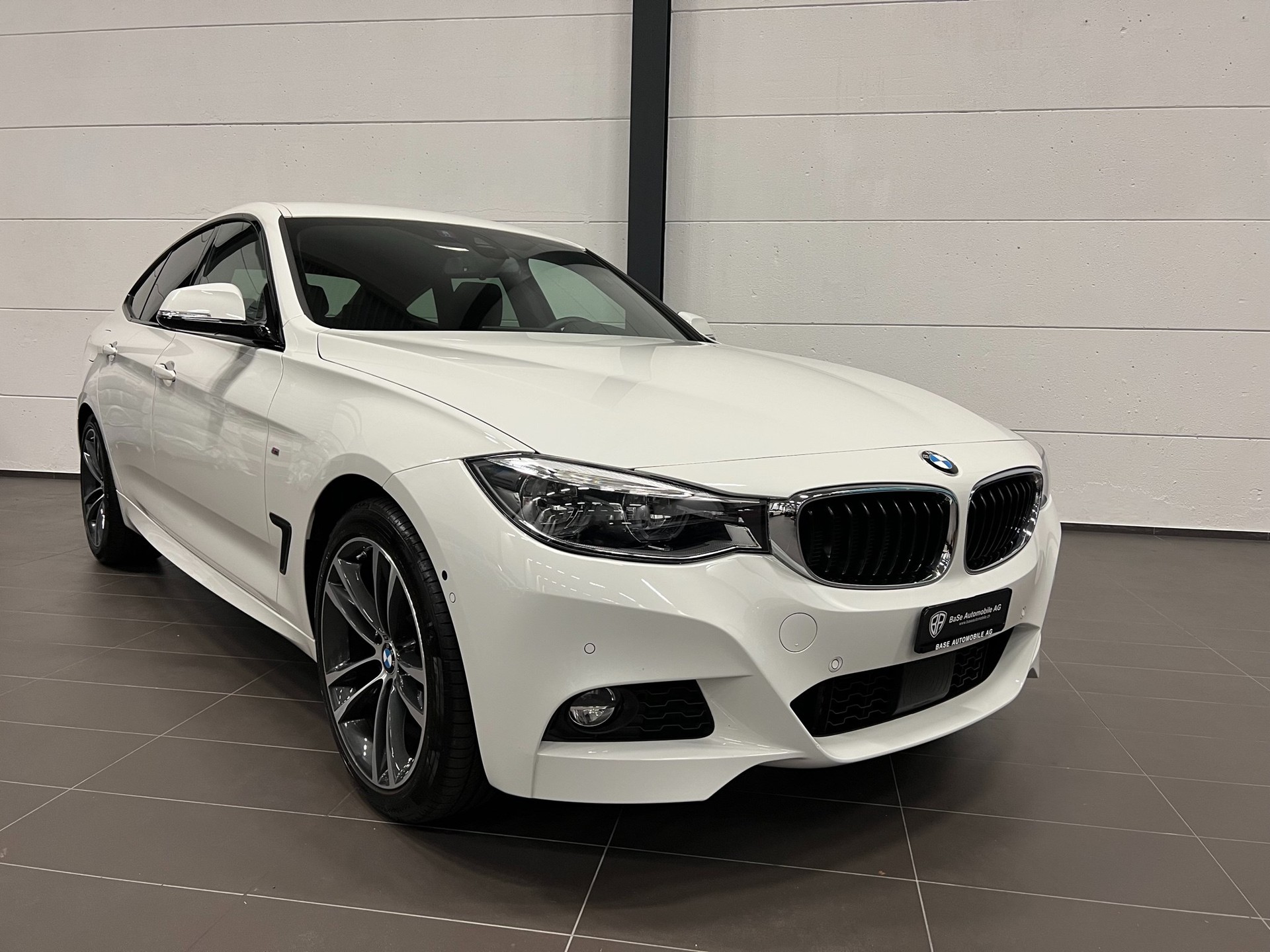 BMW 330d GT xDrive M Sport Steptronic-showroom-element-1