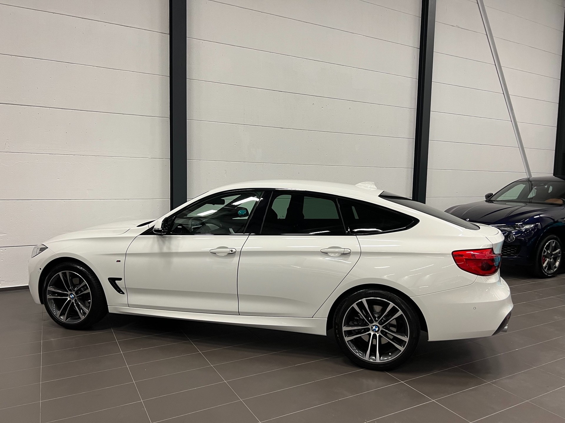 BMW 330d GT xDrive M Sport Steptronic-image-13