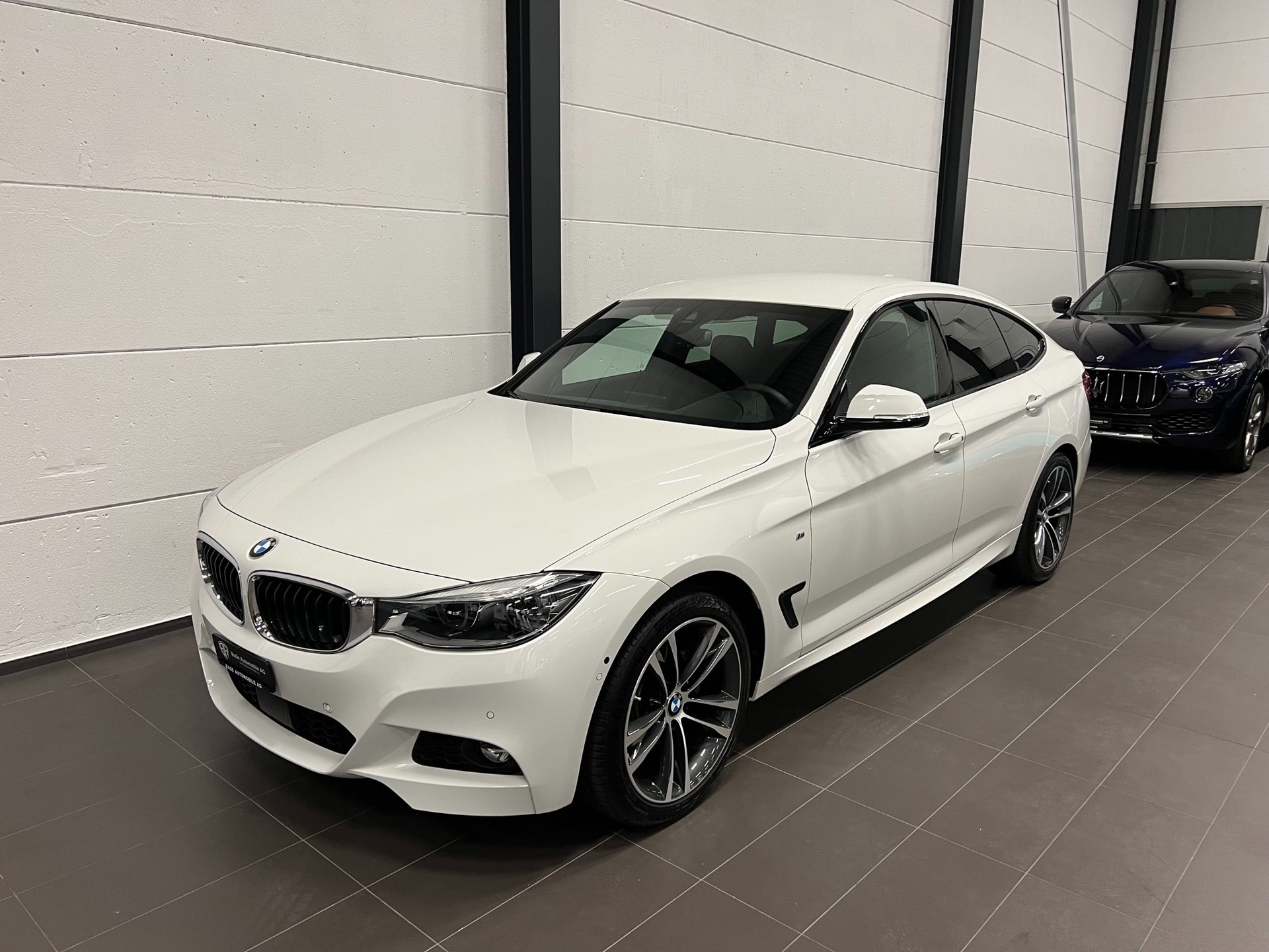 BMW 330d GT xDrive M Sport Steptronic-showroom-element-2