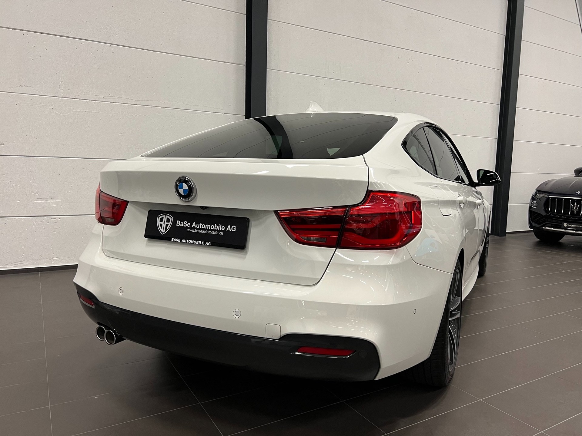 BMW 330d GT xDrive M Sport Steptronic-image-12