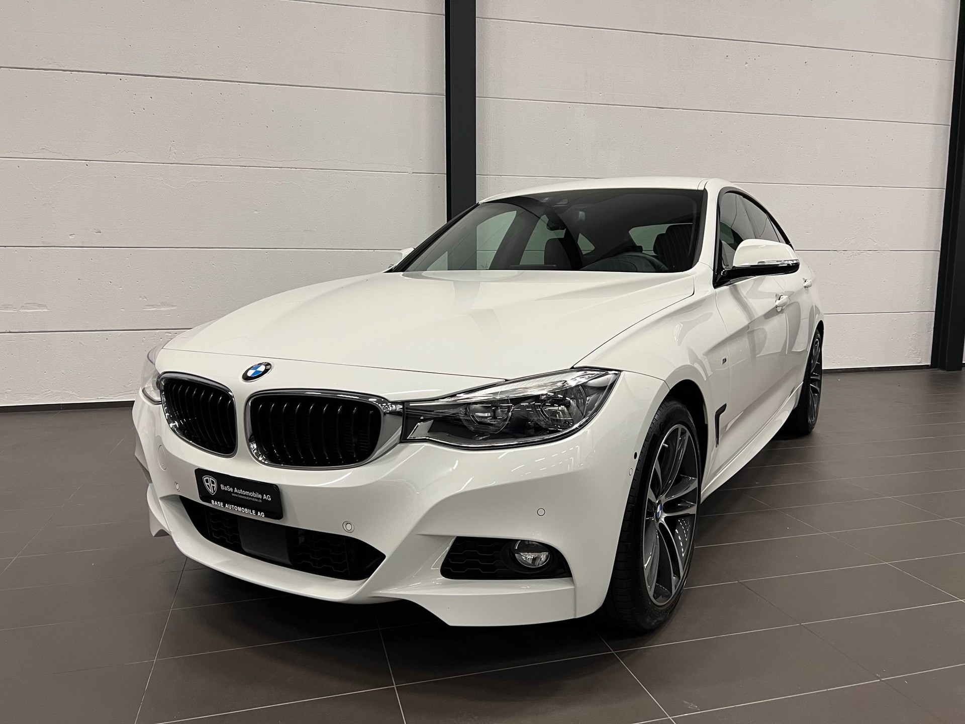 BMW 330d GT xDrive M Sport Steptronic-image-4