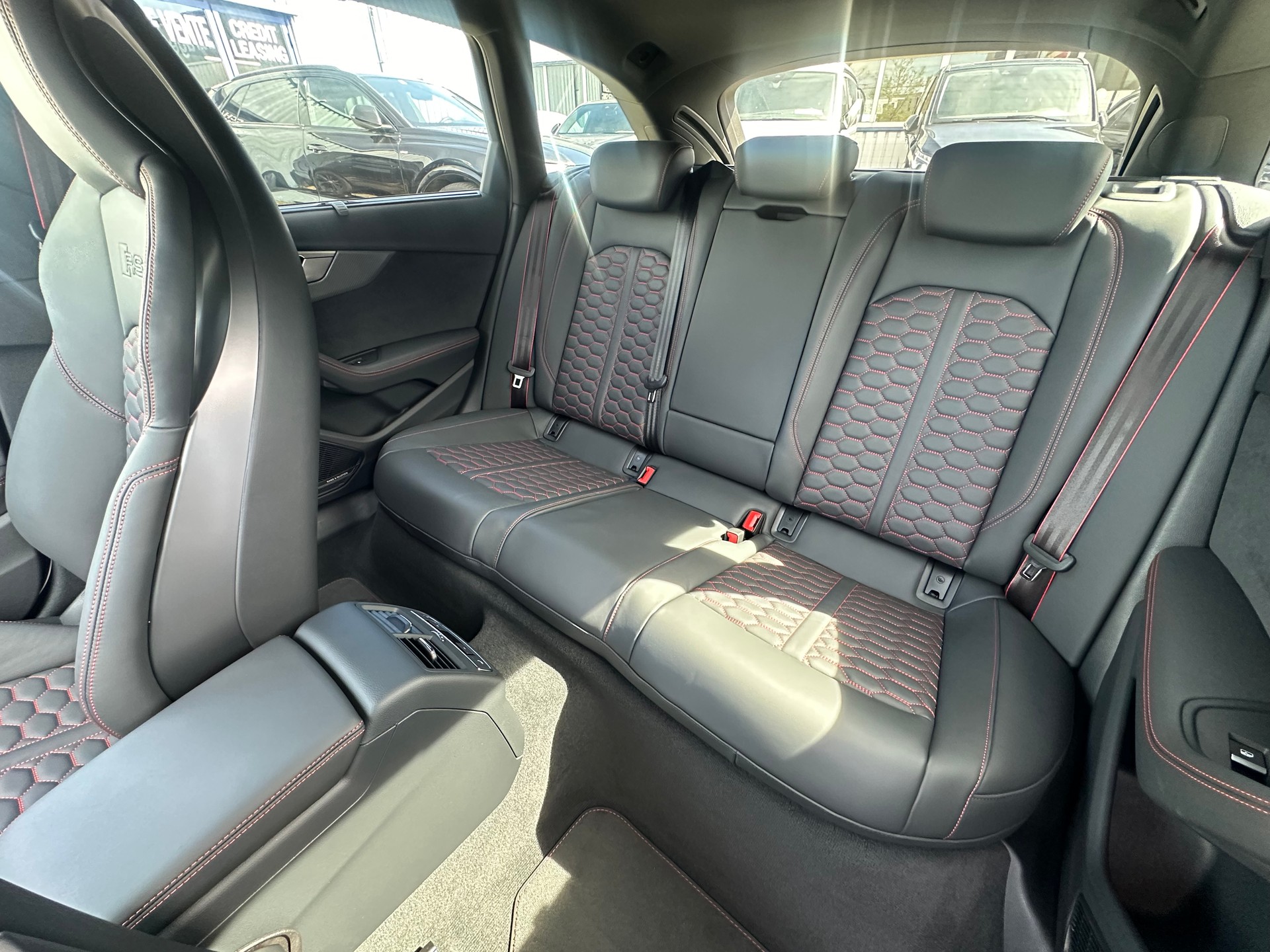 AUDI RS4 Avant quattro tiptronic-image-12