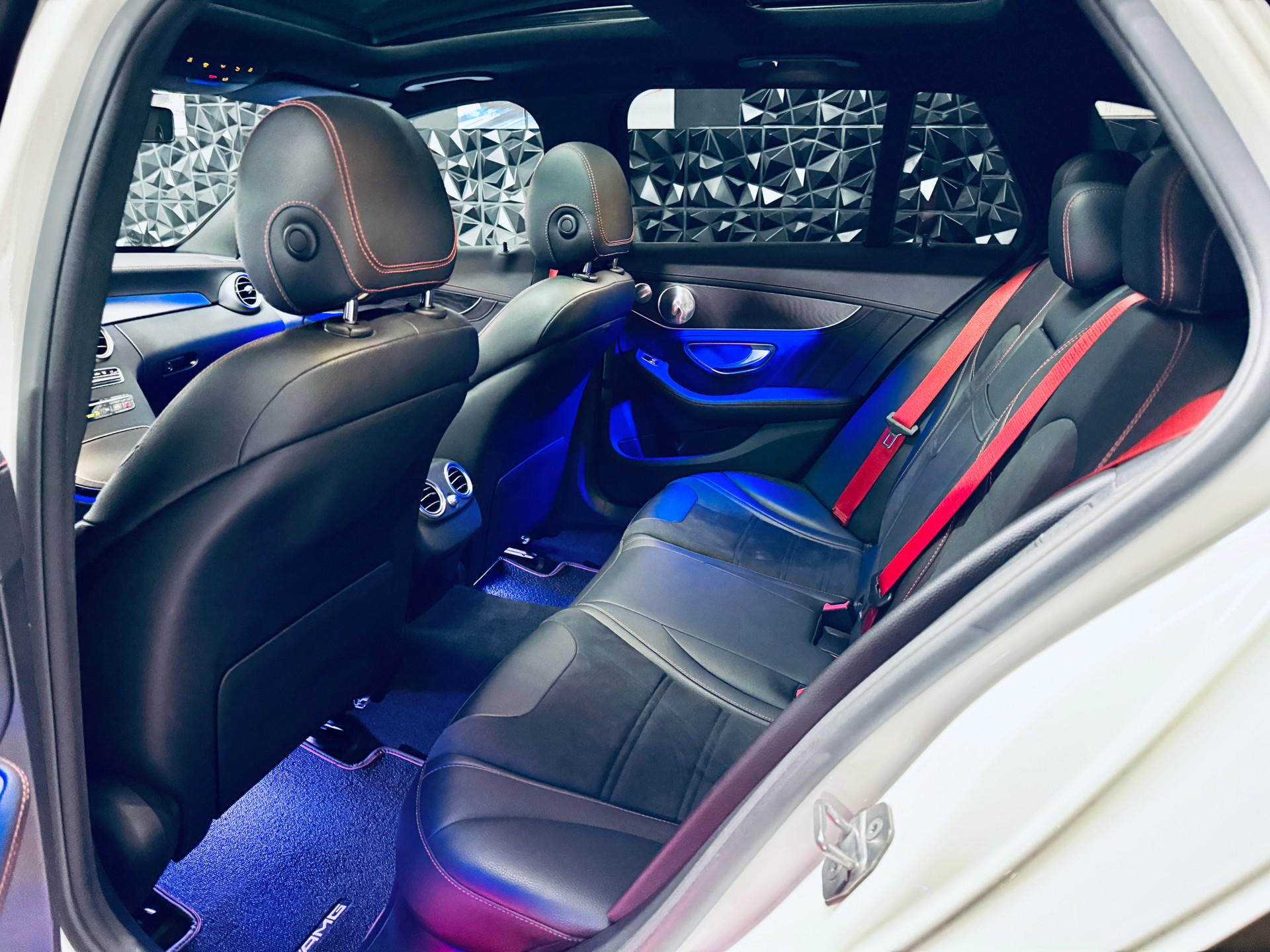 MERCEDES-BENZ C 43 AMG 4Matic 9G-Tronic-image-23