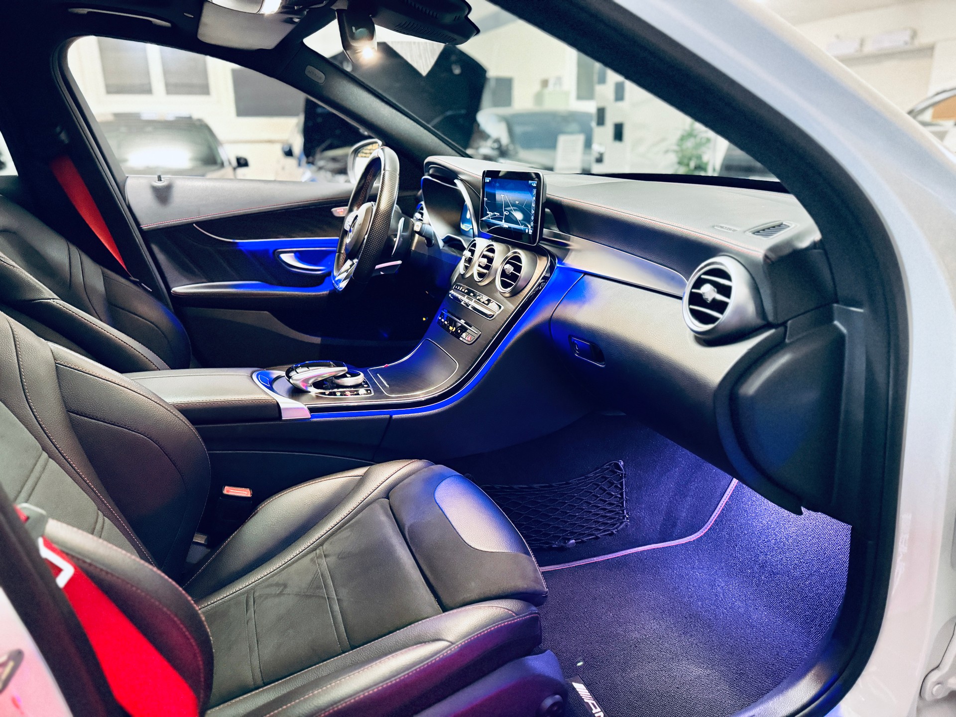 MERCEDES-BENZ C 43 AMG 4Matic 9G-Tronic-image-25