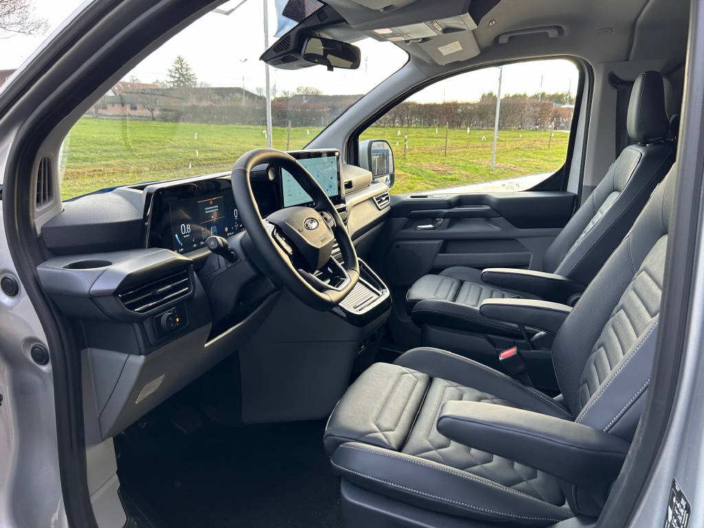FORD Tourneo Custom Bus 320 L1 2.0 EcoBlue 170 Titanium X-image-6