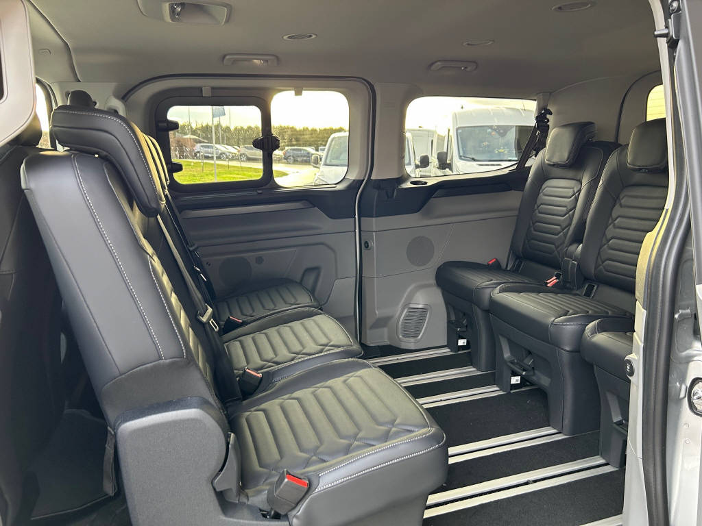 FORD Tourneo Custom Bus 320 L1 2.0 EcoBlue 170 Titanium X-image-7