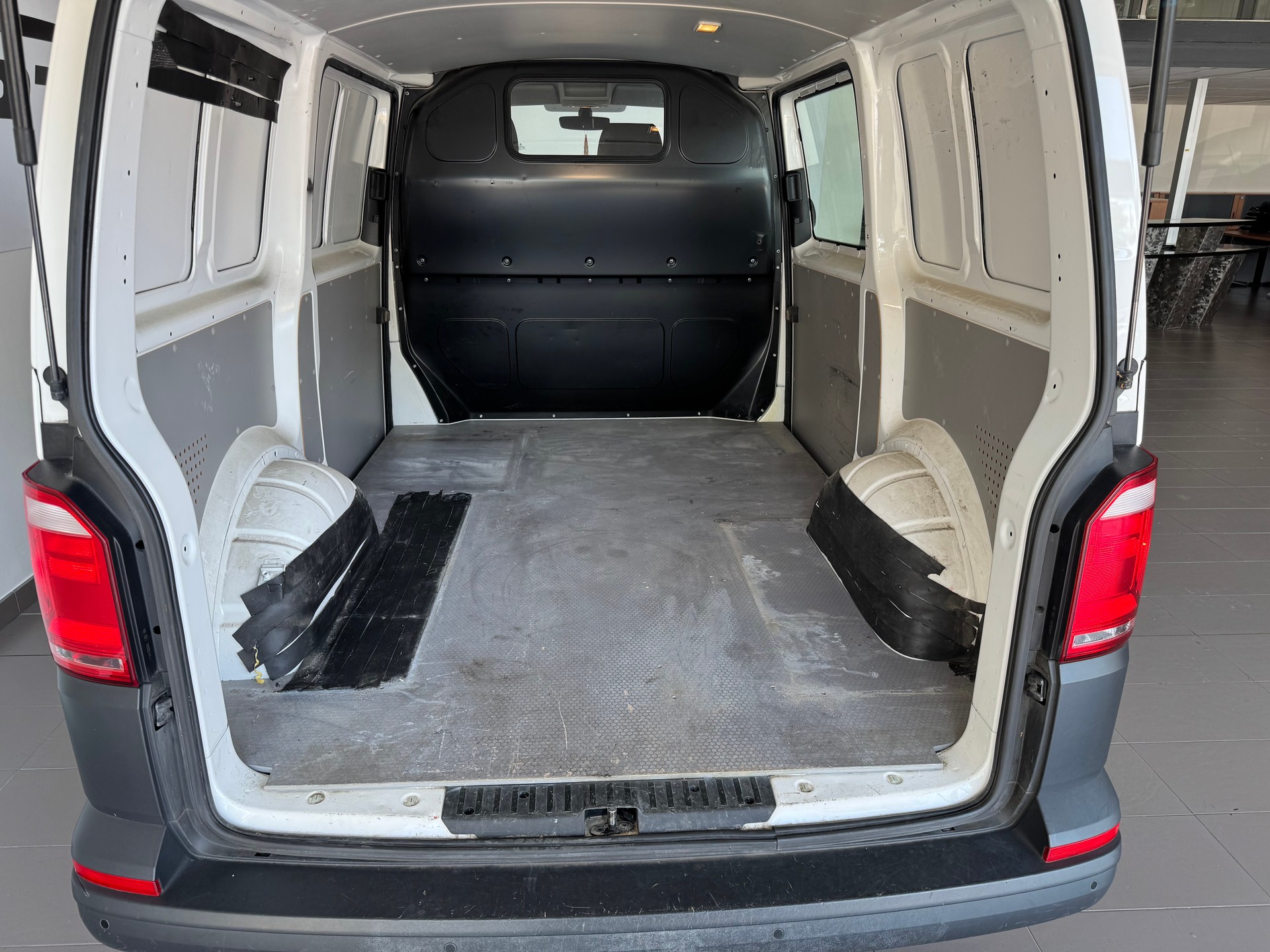 VW T6 2.0 TDI 4Motion DSG-image-15