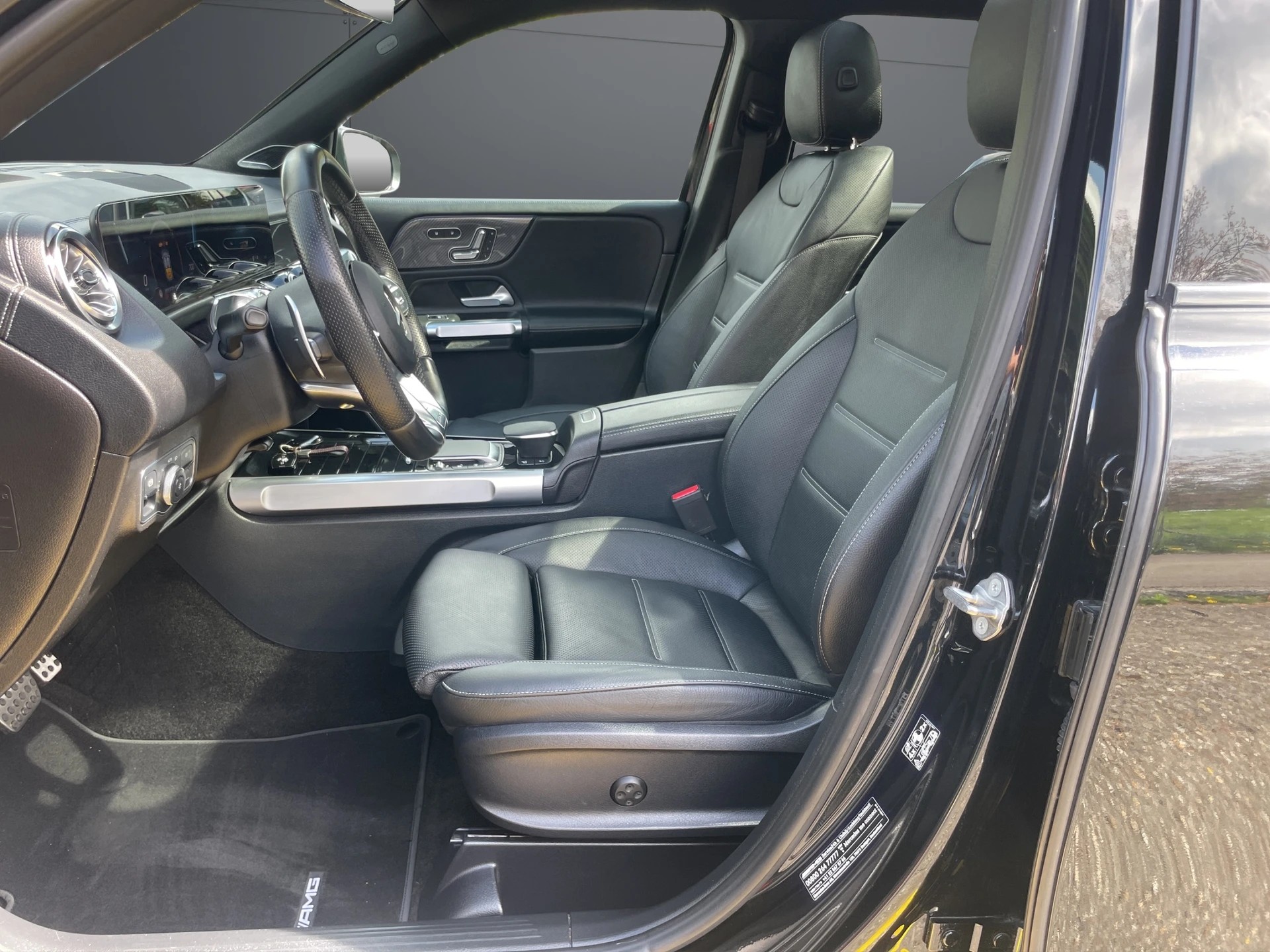 MERCEDES-BENZ GLB 35 AMG 4Matic 8G-Tronic-image-6