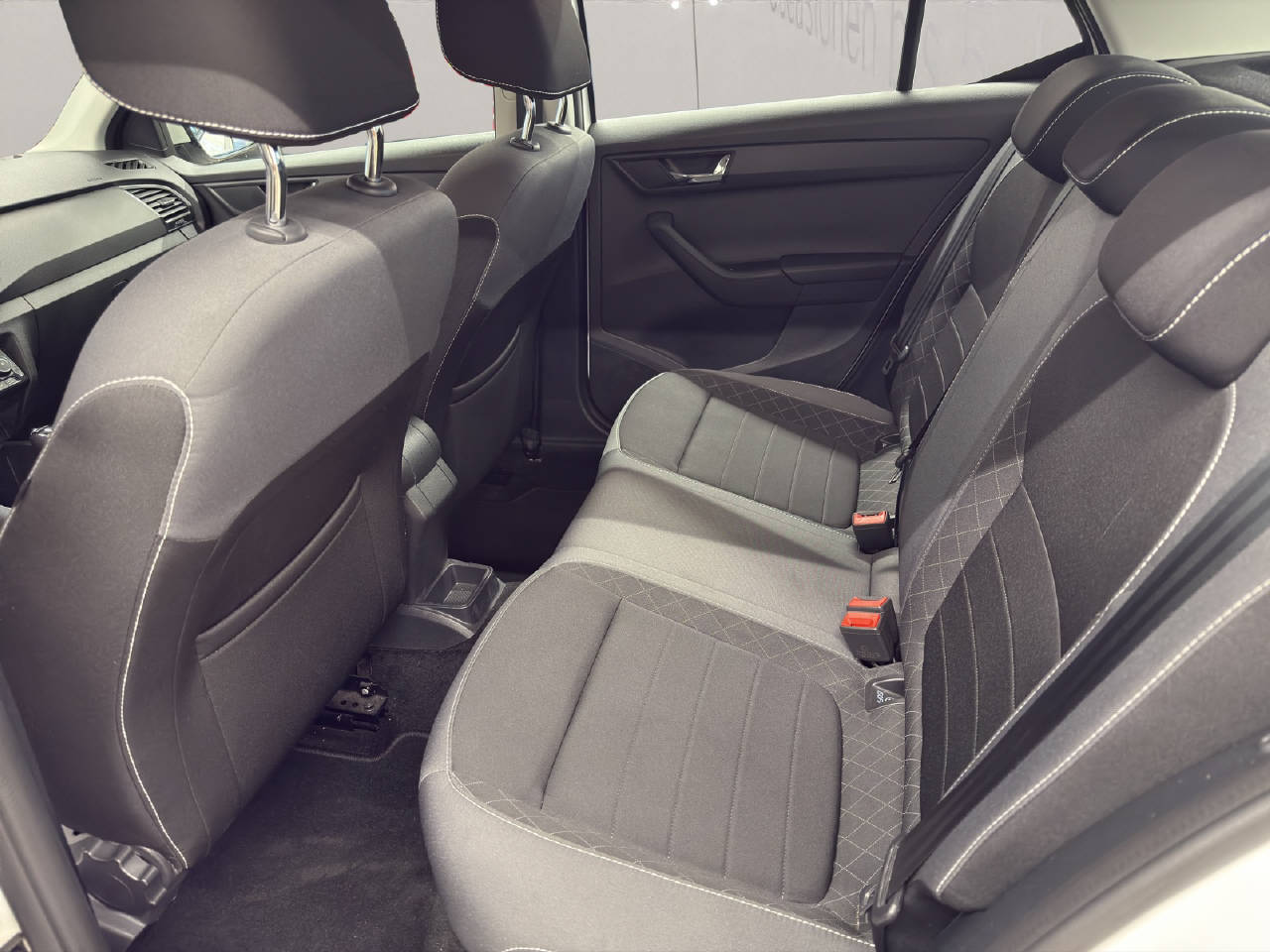 SKODA Fabia 1.0 TSI Ambition DSG-image-5