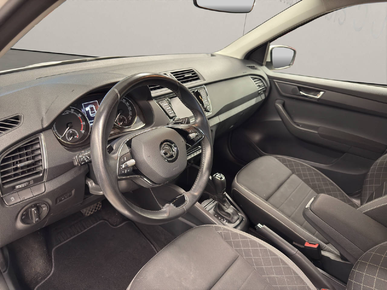 SKODA Fabia 1.0 TSI Ambition DSG-image-4