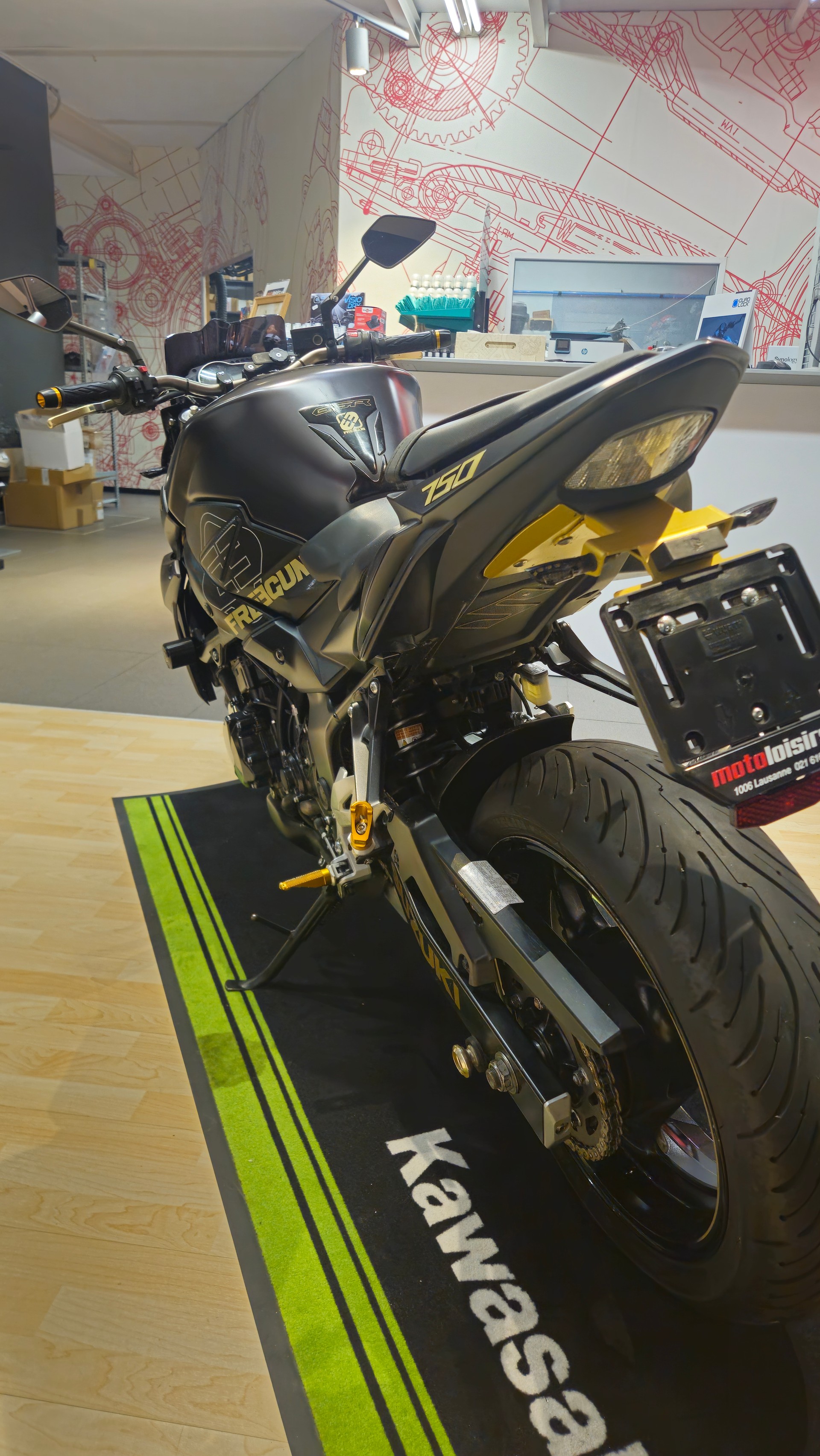 SUZUKI GSR 750 ABS Freegun Gold-image-2