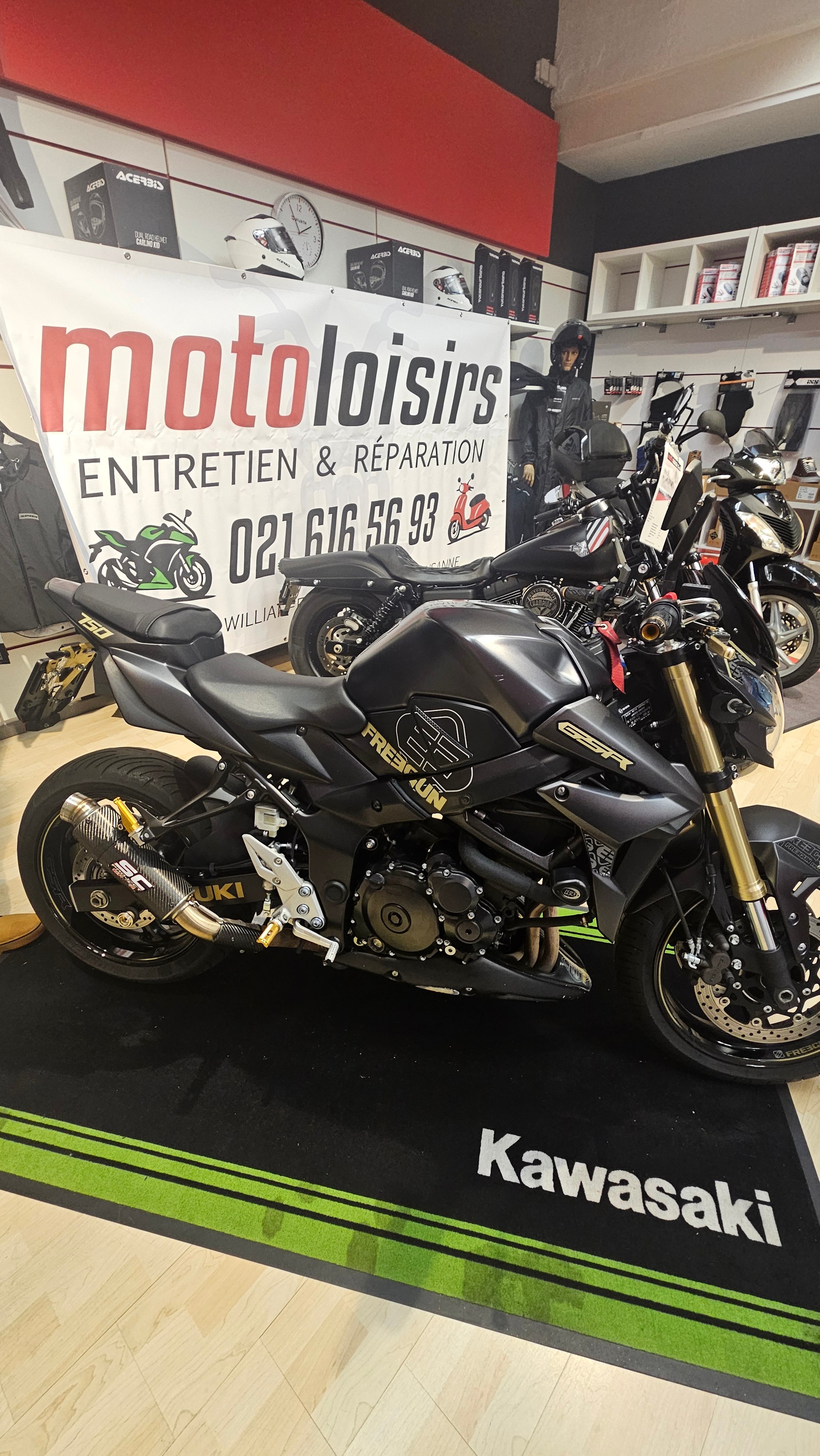 SUZUKI GSR 750 ABS Freegun Gold-image-4