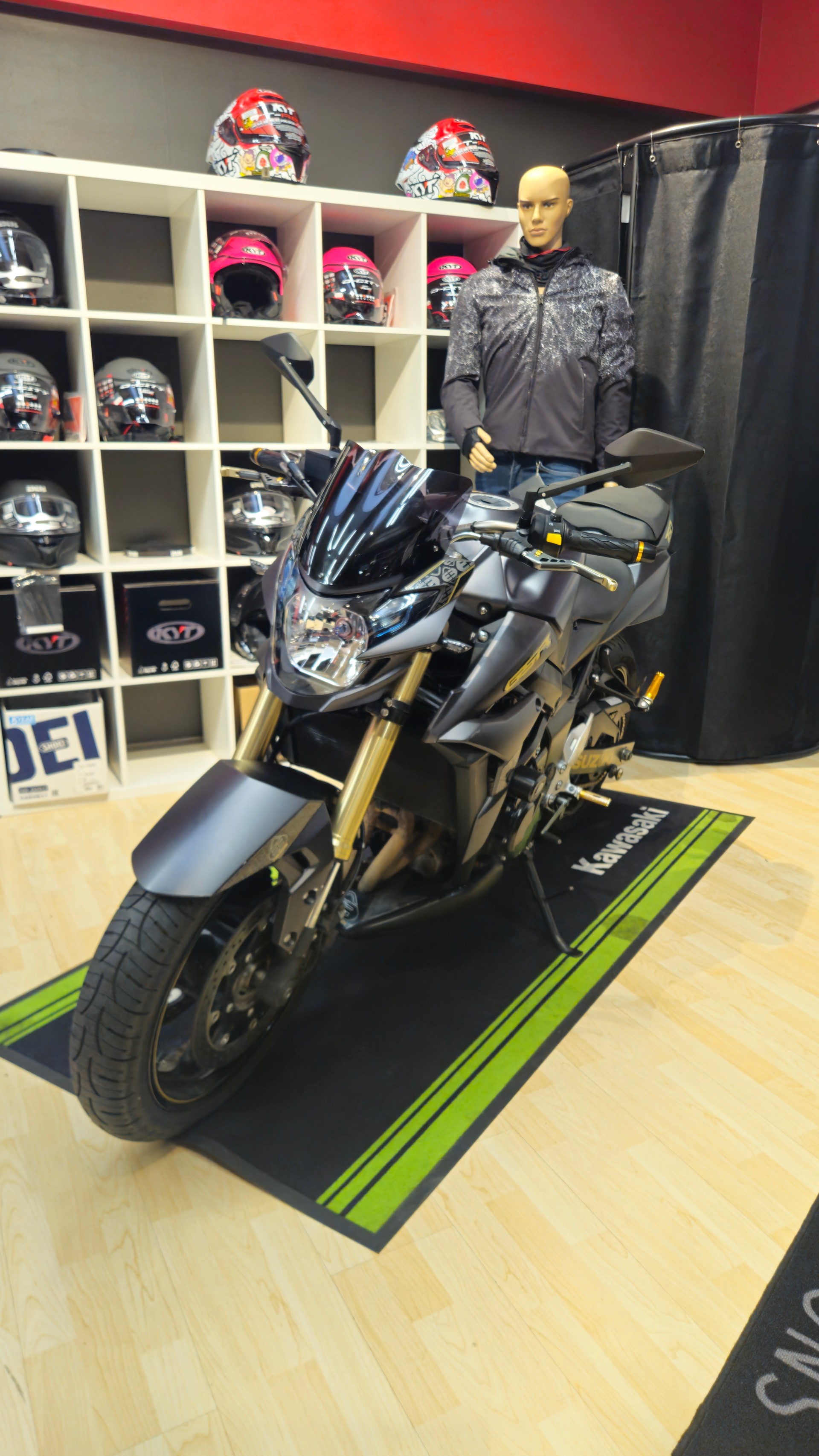 SUZUKI GSR 750 ABS Freegun Gold-image-1