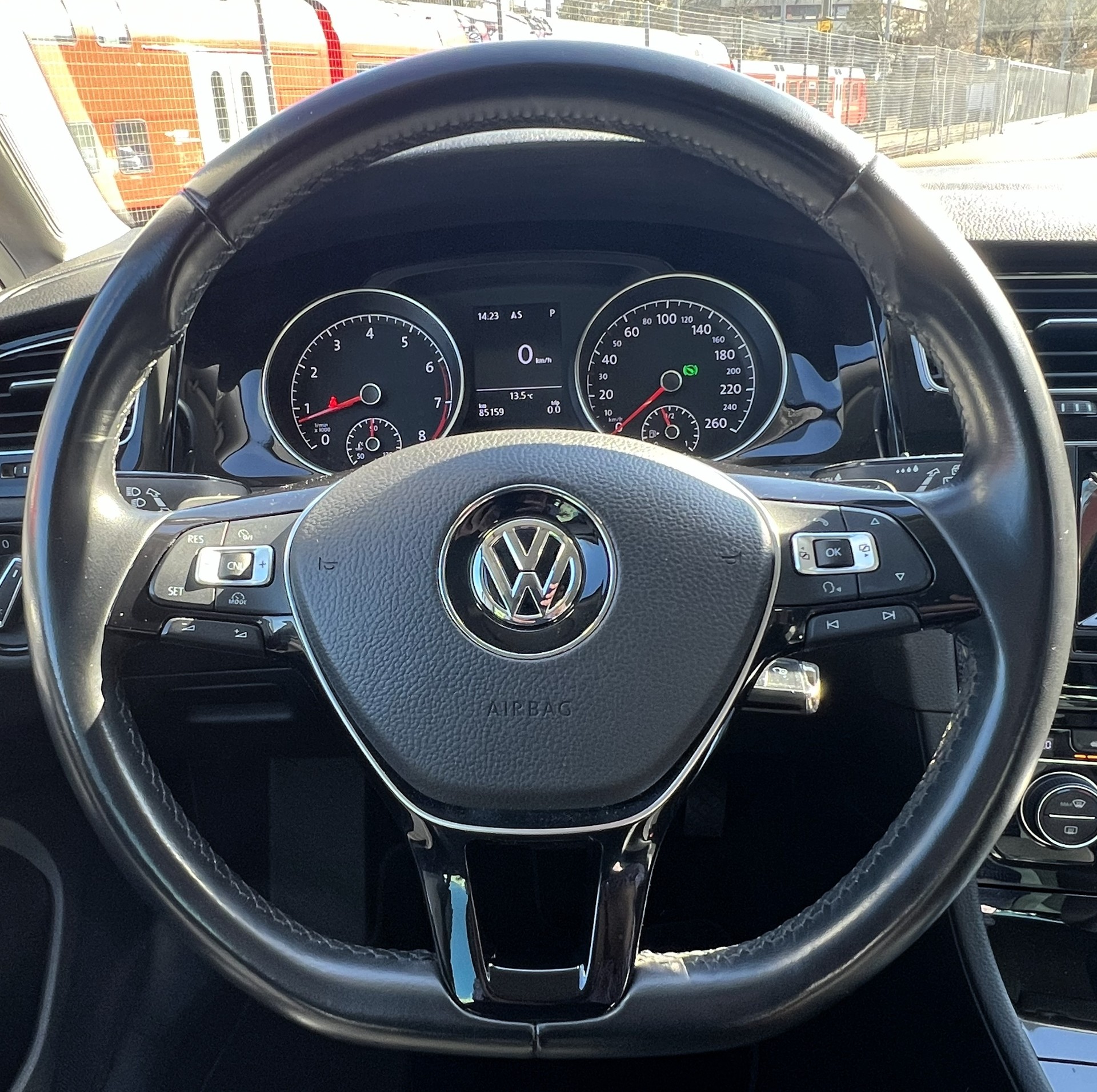 VW Golf 1.4 TSI Highline DSG-image-21