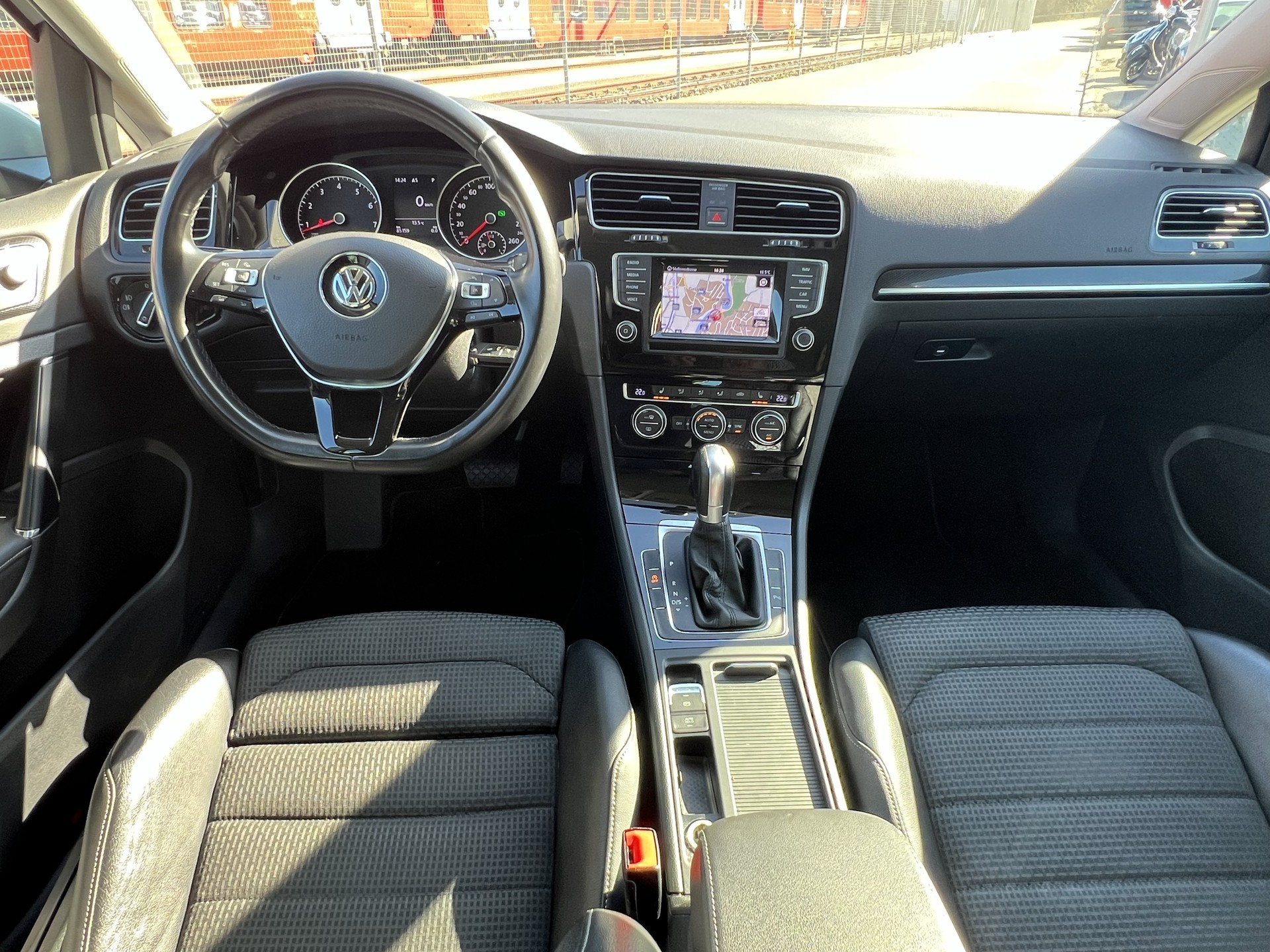 VW Golf 1.4 TSI Highline DSG-image-23