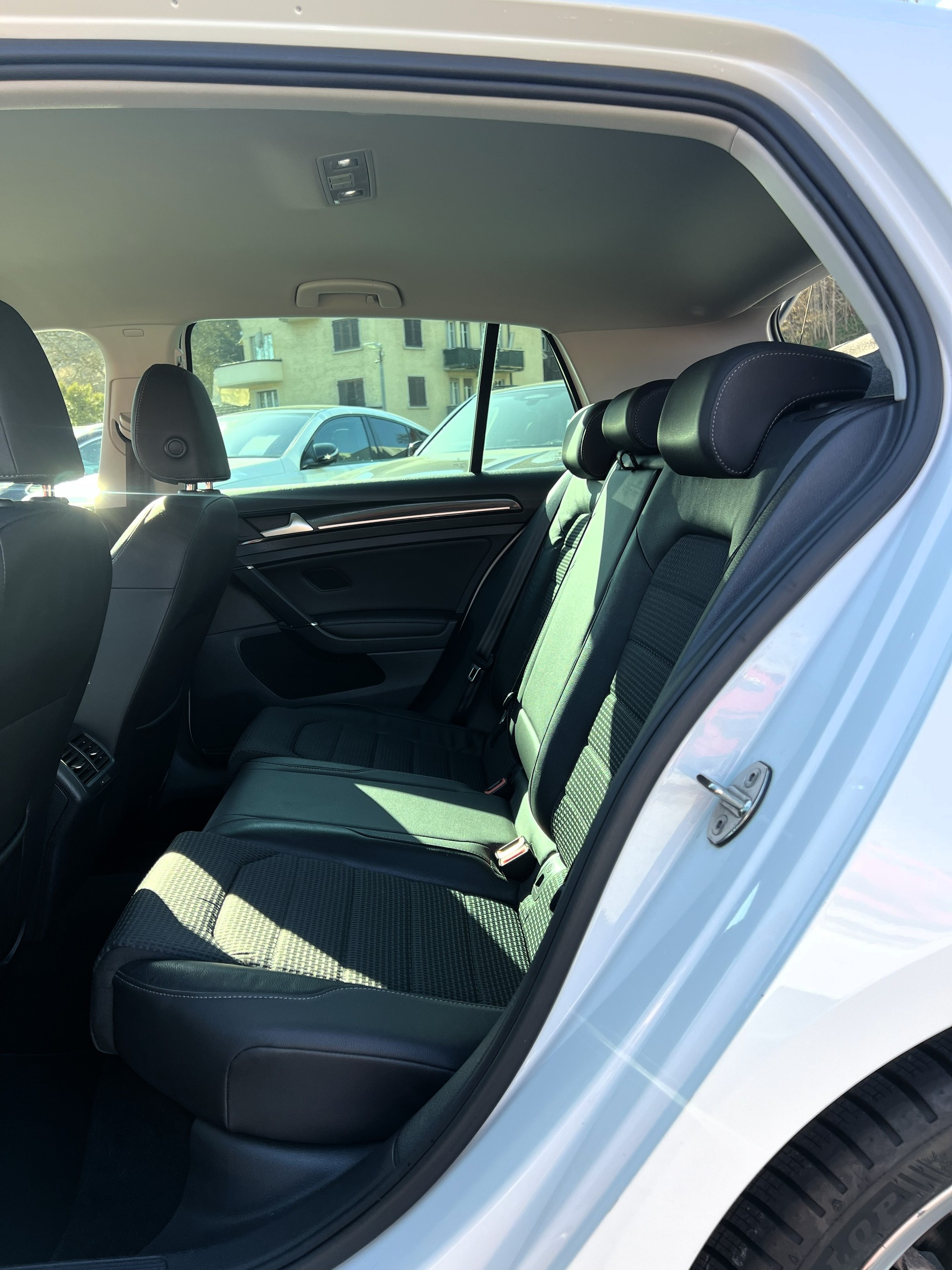 VW Golf 1.4 TSI Highline DSG-image-12