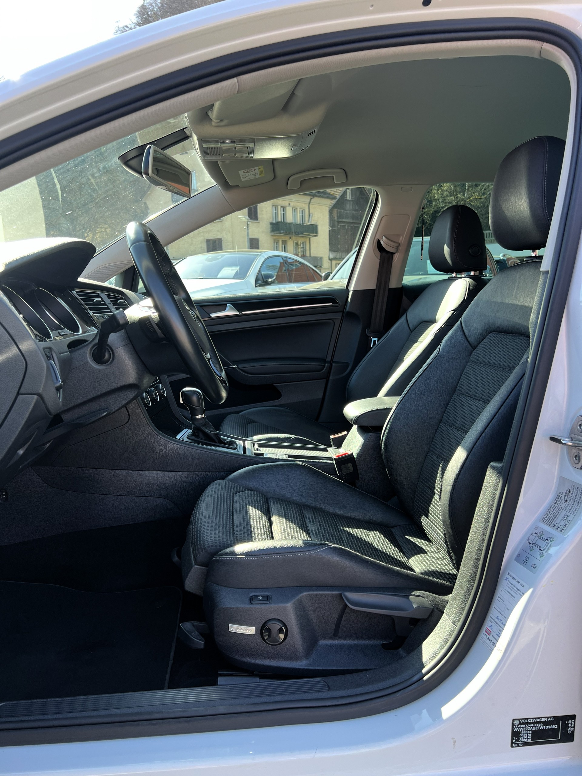 VW Golf 1.4 TSI Highline DSG-image-17