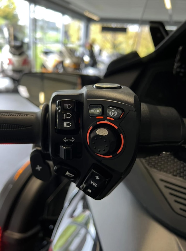CAN-AM Spyder RT-LTD Dark Edition SE6-image-12