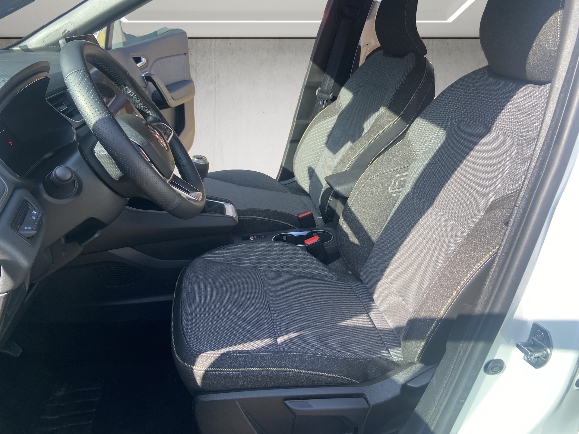 RENAULT Captur 1.3 TCe Techno-image-9